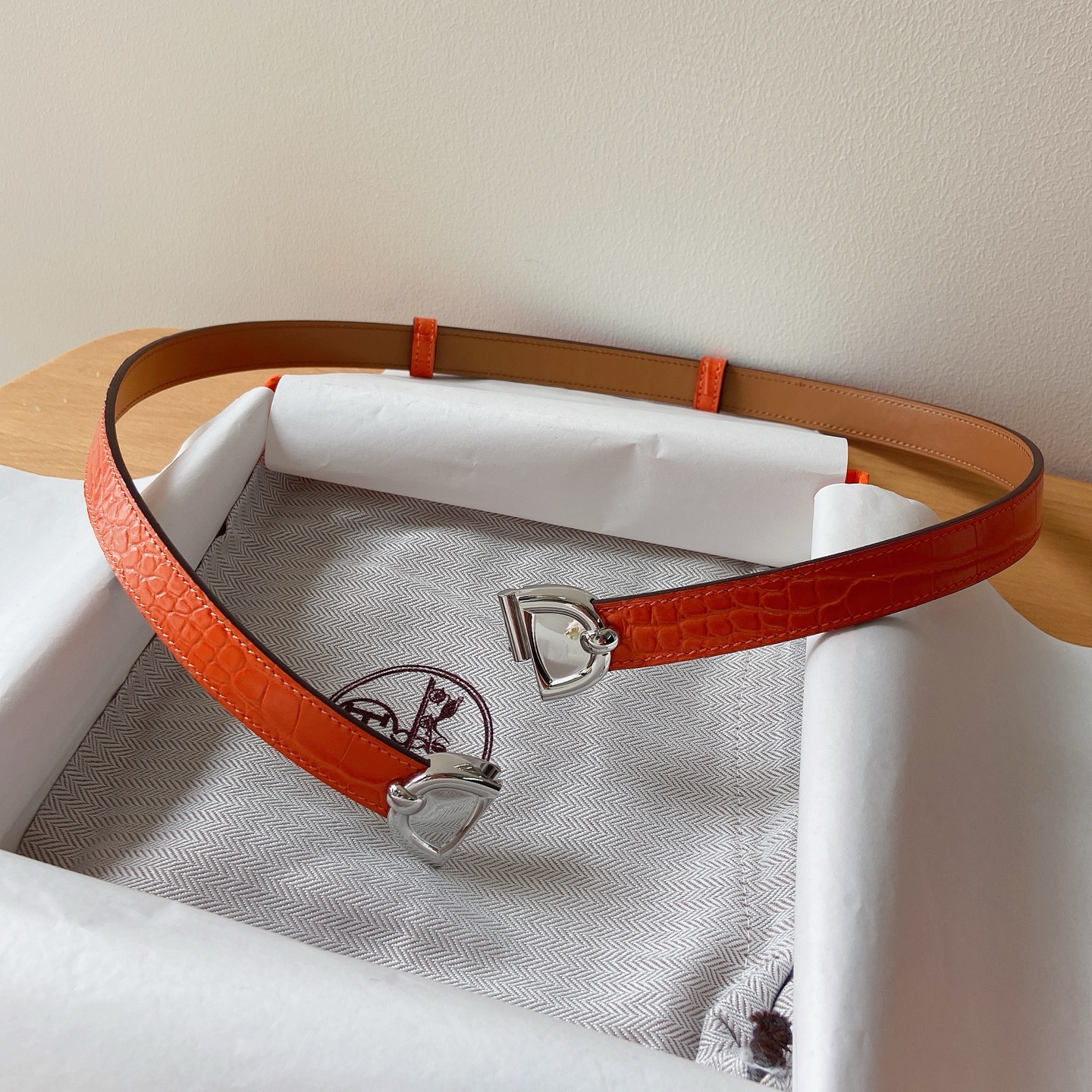 HERMES 18mm腰帶 腰封 猪鼻子精品五金 搭配高光鳄鱼纹小牛皮，优雅时尚，均码可伸缩， 
