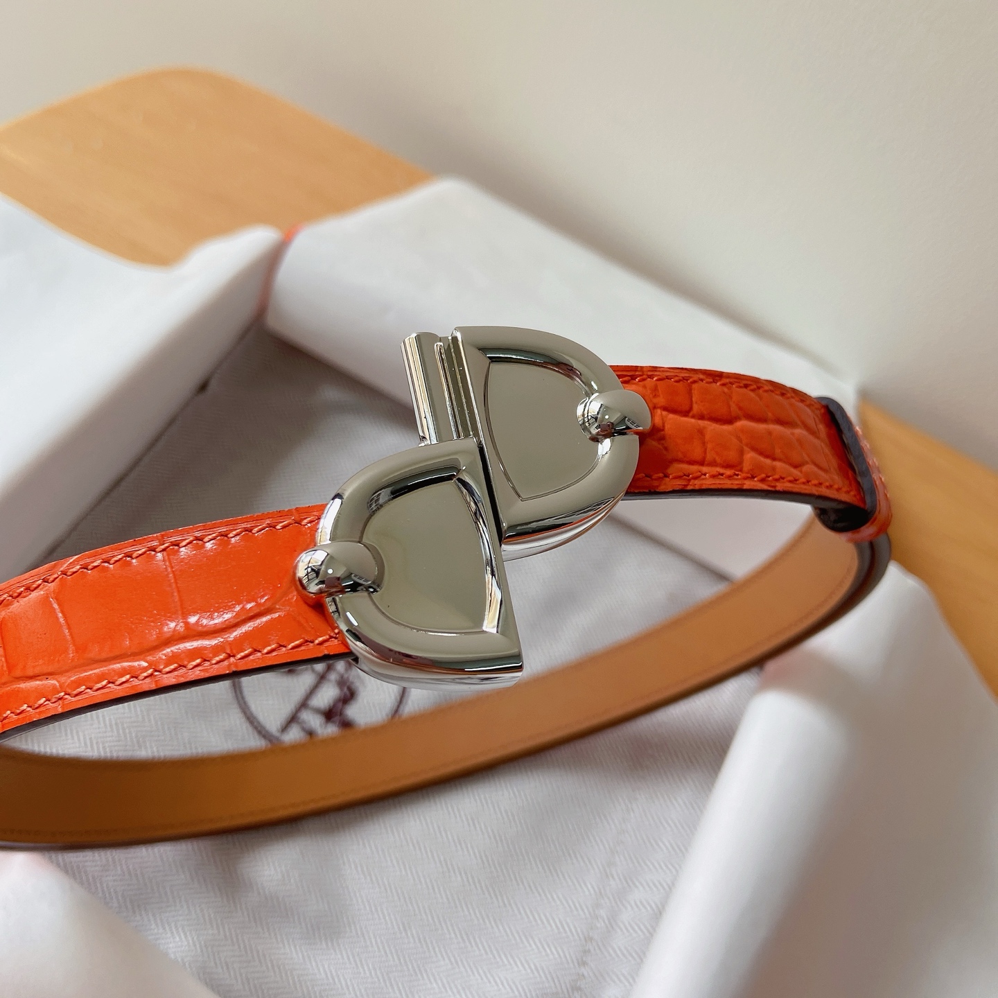 HERMES 18mm腰帶 腰封 猪鼻子精品五金 搭配高光鳄鱼纹小牛皮，优雅时尚，均码可伸缩， 