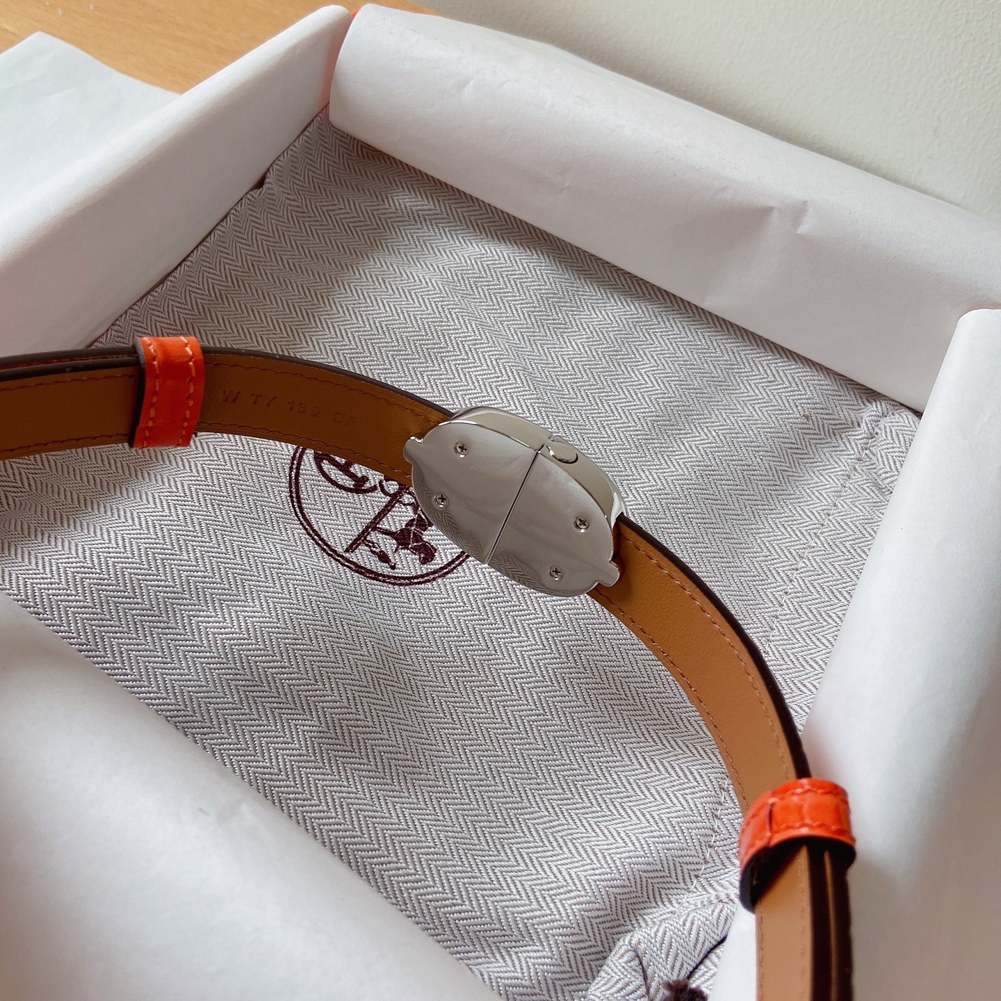 HERMES 18mm腰帶 腰封 猪鼻子精品五金 搭配高光鳄鱼纹小牛皮，优雅时尚，均码可伸缩， 