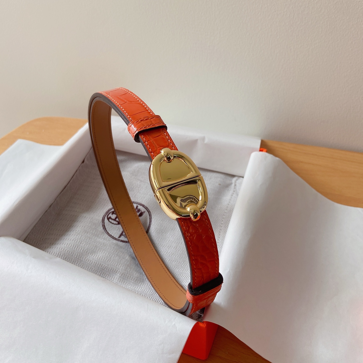 HERMES 18mm腰帶 腰封 猪鼻子精品五金 搭配高光鳄鱼纹小牛皮，优雅时尚，均码可伸缩， 