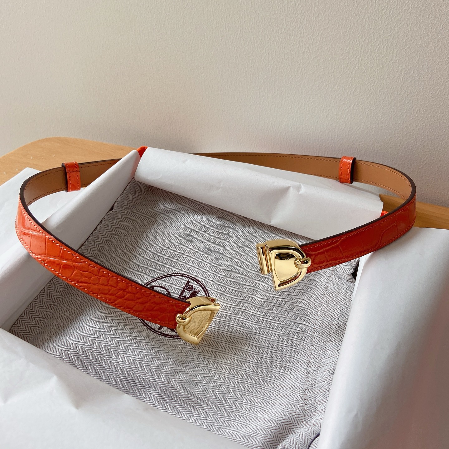 HERMES 18mm腰帶 腰封 猪鼻子精品五金 搭配高光鳄鱼纹小牛皮，优雅时尚，均码可伸缩， 