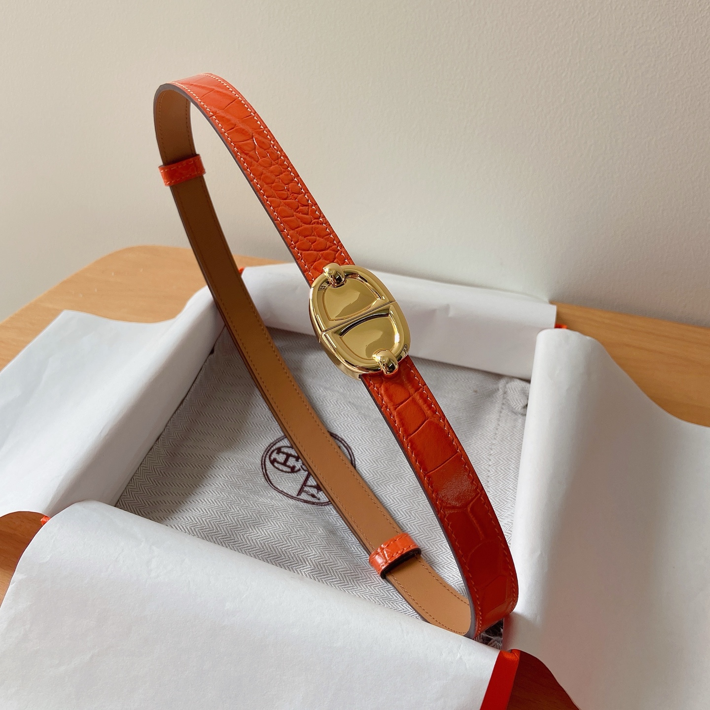 HERMES 18mm腰帶 腰封 猪鼻子精品五金 搭配高光鳄鱼纹小牛皮，优雅时尚，均码可伸缩， 