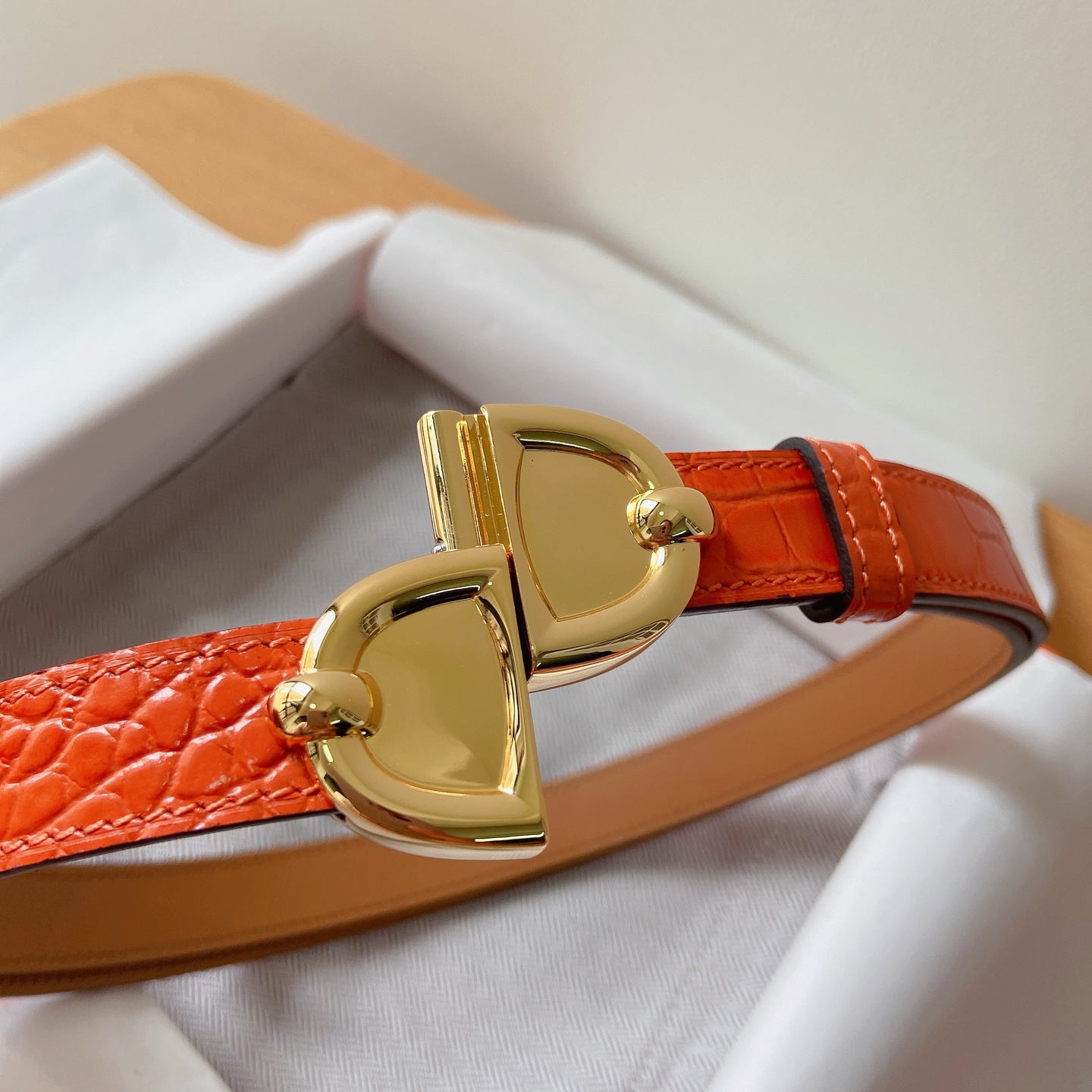 HERMES 18mm腰帶 腰封 猪鼻子精品五金 搭配高光鳄鱼纹小牛皮，优雅时尚，均码可伸缩， 