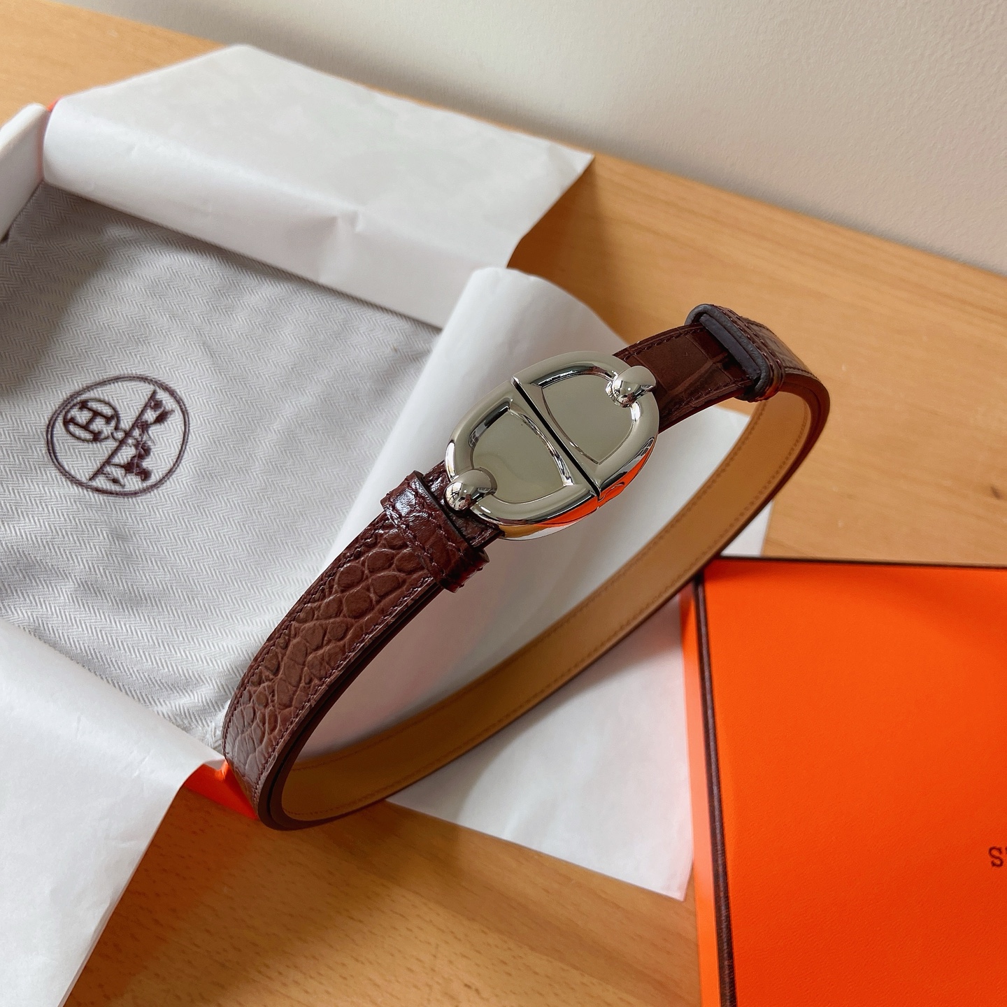 HERMES 18mm腰帶 腰封 猪鼻子精品五金 搭配高光鳄鱼纹小牛皮，优雅时尚，均码可伸缩， 