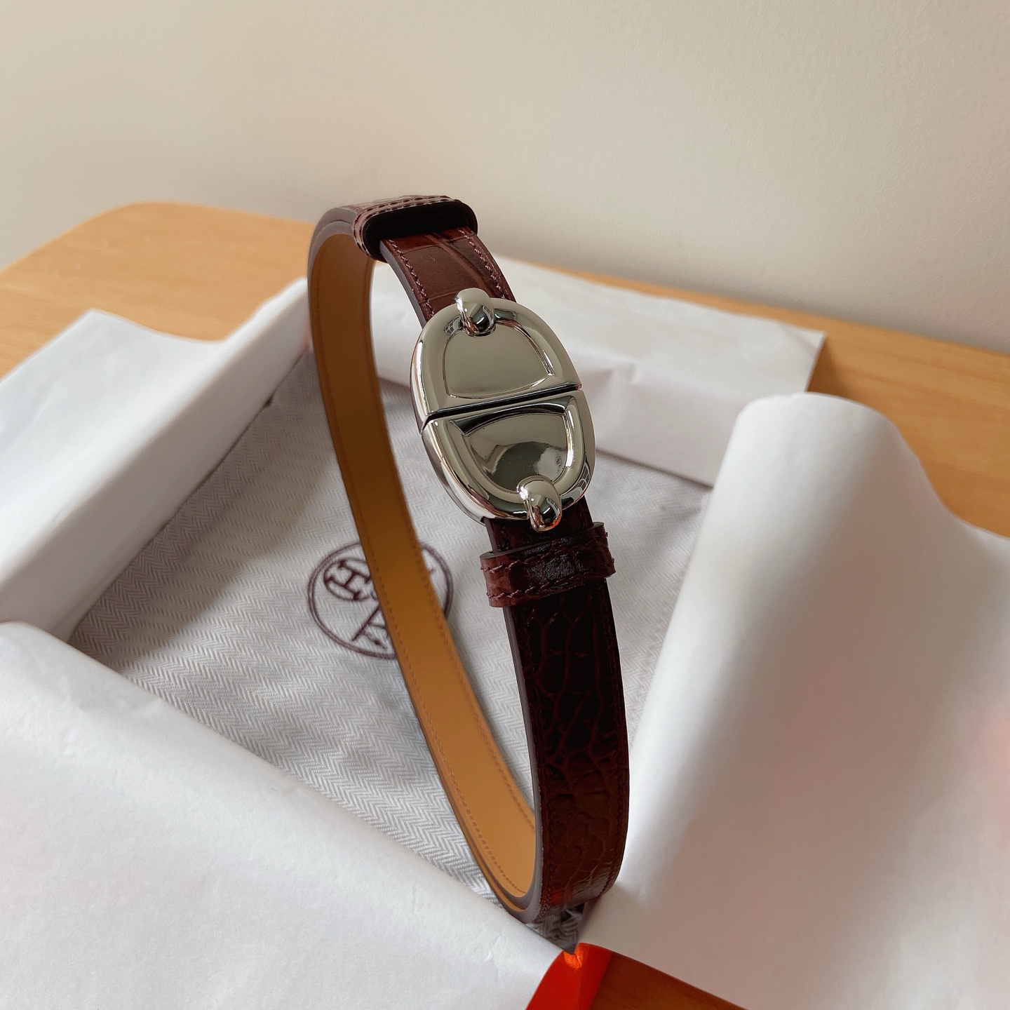 HERMES 18mm腰帶 腰封 猪鼻子精品五金 搭配高光鳄鱼纹小牛皮，优雅时尚，均码可伸缩， 