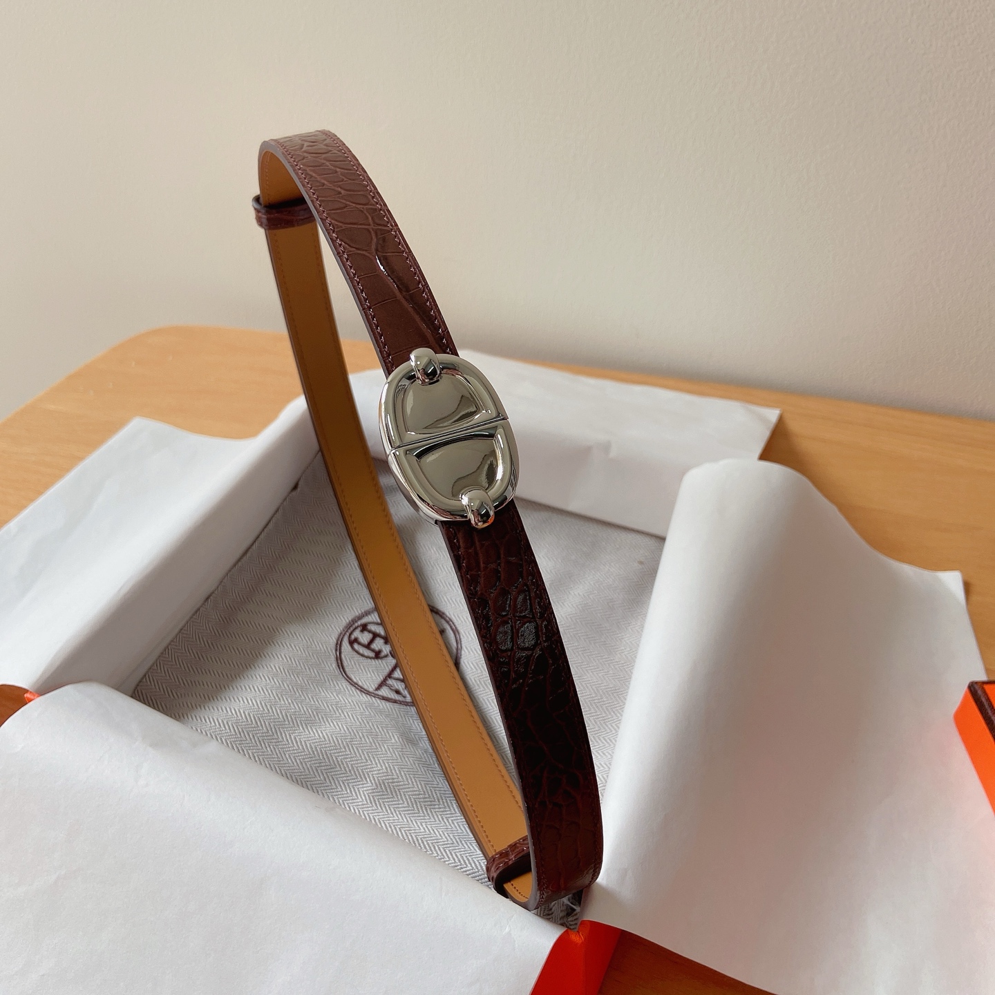 HERMES 18mm腰帶 腰封 猪鼻子精品五金 搭配高光鳄鱼纹小牛皮，优雅时尚，均码可伸缩， 