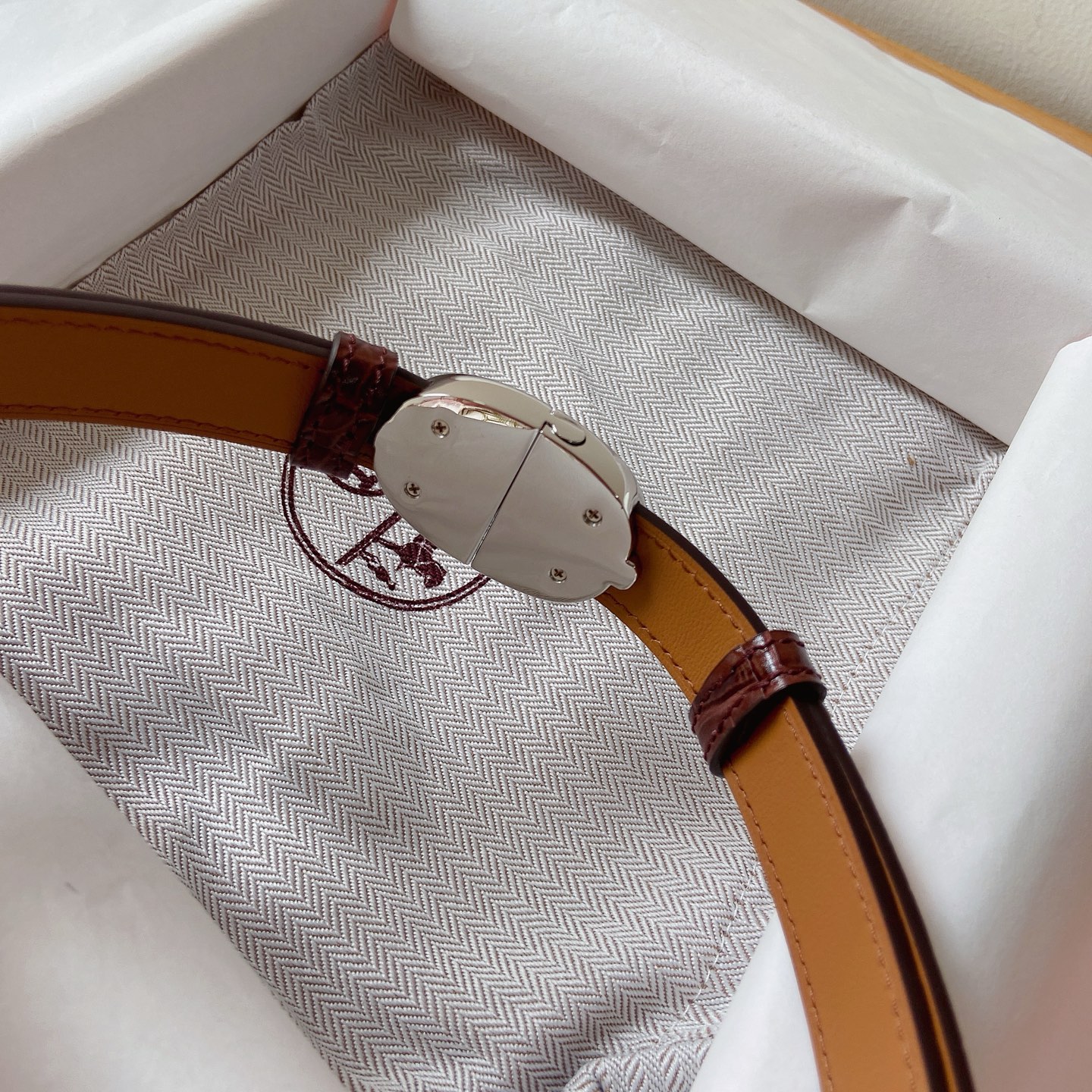 HERMES 18mm腰帶 腰封 猪鼻子精品五金 搭配高光鳄鱼纹小牛皮，优雅时尚，均码可伸缩， 