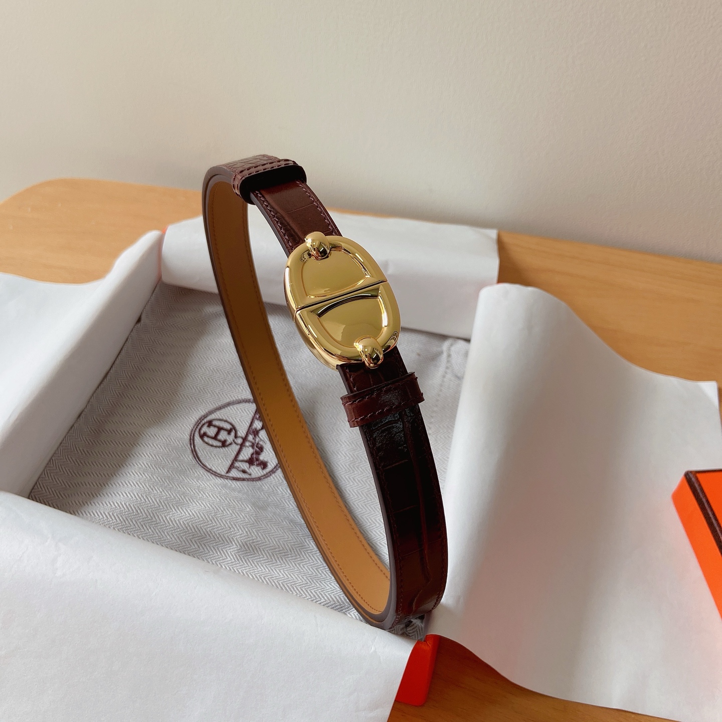 HERMES 18mm腰帶 腰封 猪鼻子精品五金 搭配高光鳄鱼纹小牛皮，优雅时尚，均码可伸缩， 