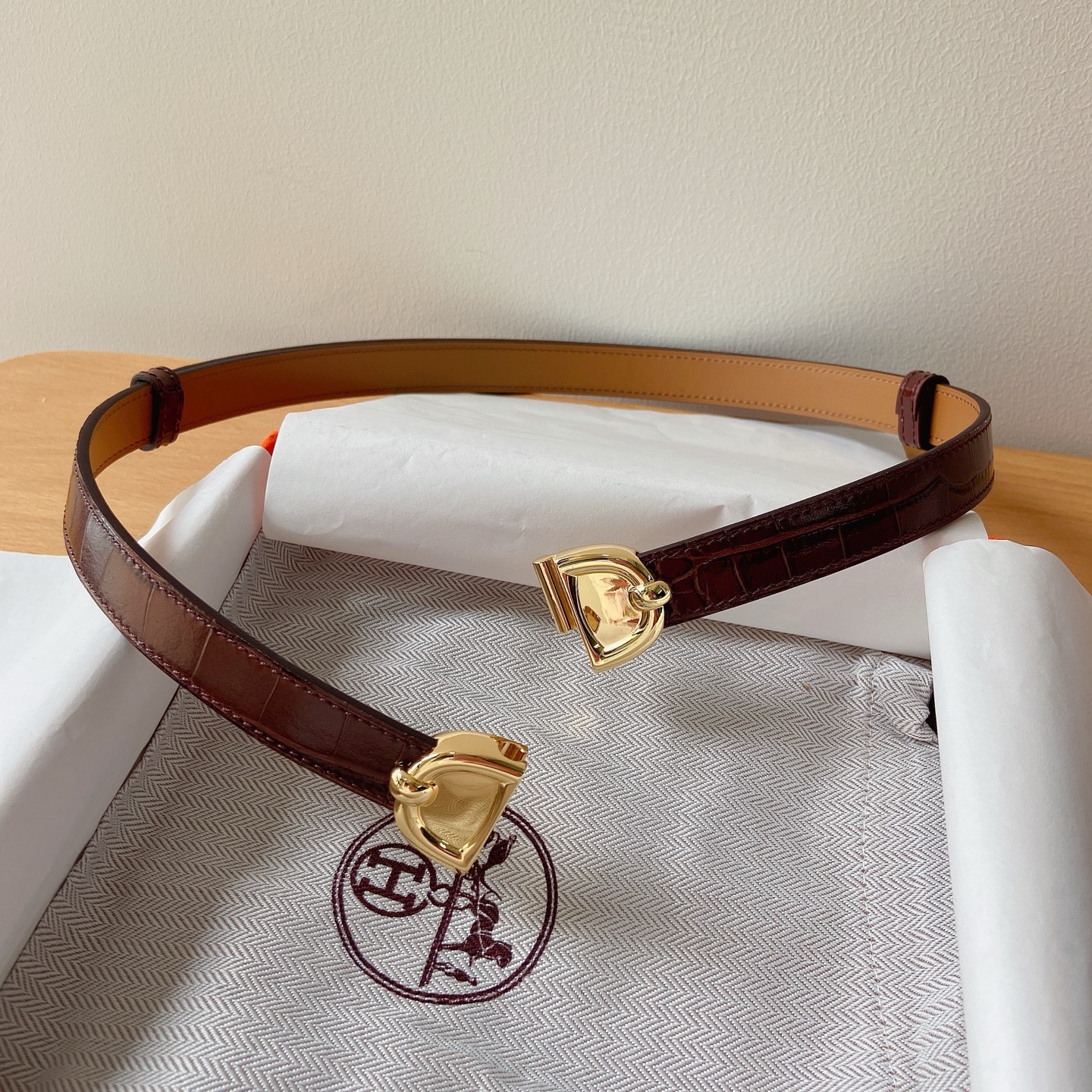 HERMES 18mm腰帶 腰封 猪鼻子精品五金 搭配高光鳄鱼纹小牛皮，优雅时尚，均码可伸缩， 