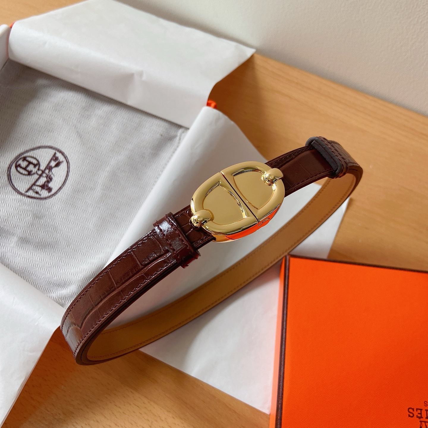HERMES 18mm腰帶 腰封 猪鼻子精品五金 搭配高光鳄鱼纹小牛皮，优雅时尚，均码可伸缩， 