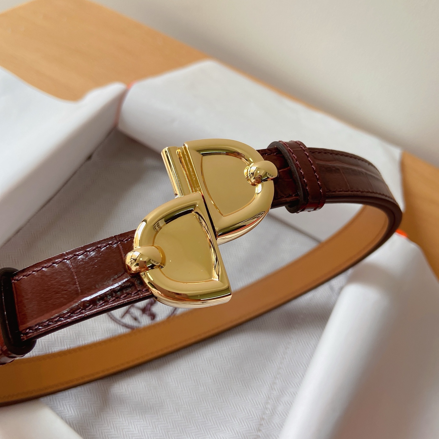 HERMES 18mm腰帶 腰封 猪鼻子精品五金 搭配高光鳄鱼纹小牛皮，优雅时尚，均码可伸缩， 