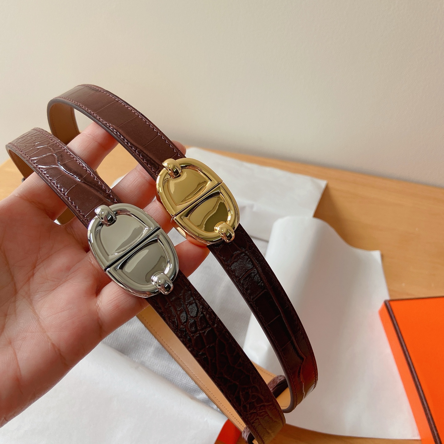 HERMES 18mm腰帶 腰封 猪鼻子精品五金 搭配高光鳄鱼纹小牛皮，优雅时尚，均码可伸缩， 