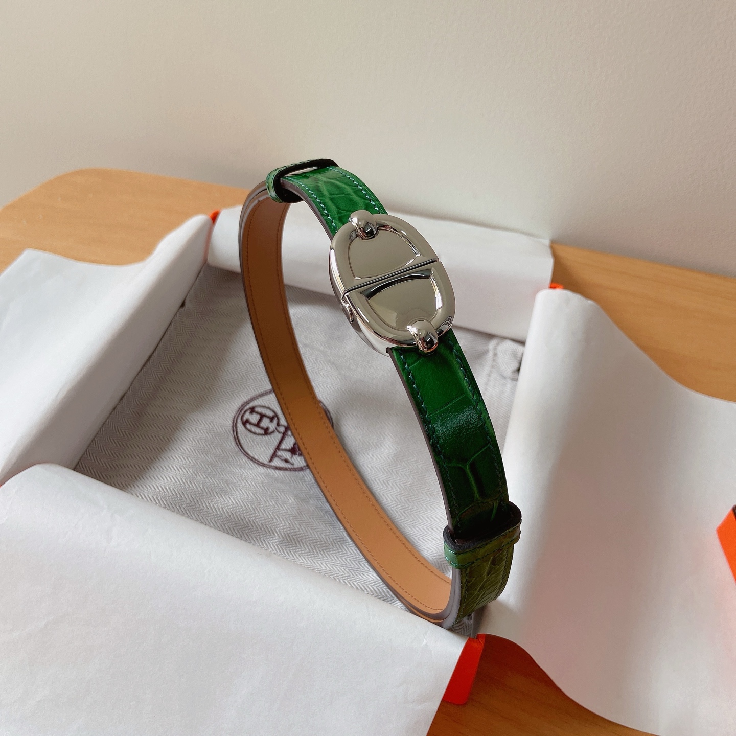 HERMES 18mm腰帶 腰封 猪鼻子精品五金 搭配高光鳄鱼纹小牛皮，优雅时尚，均码可伸缩， 