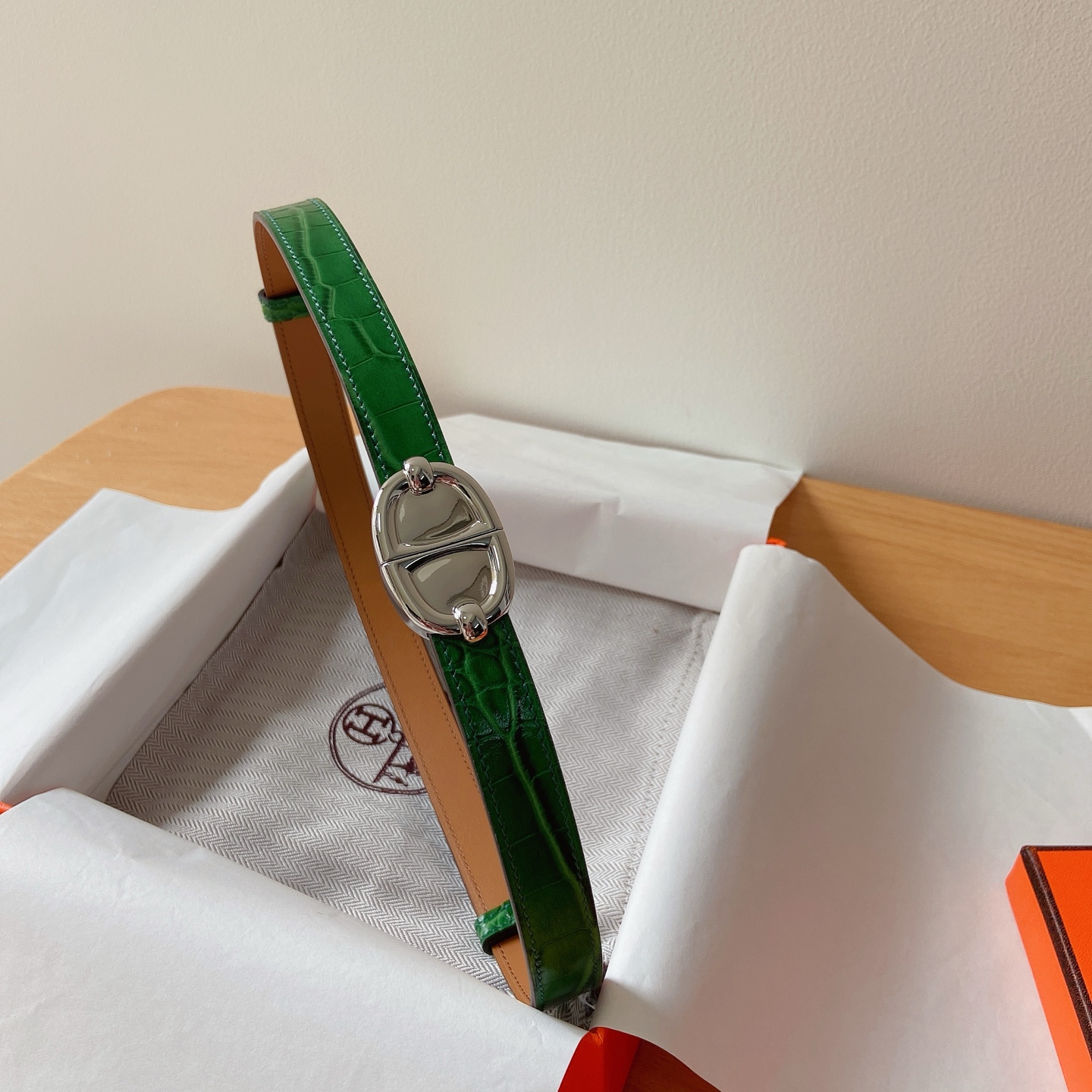 HERMES 18mm腰帶 腰封 猪鼻子精品五金 搭配高光鳄鱼纹小牛皮，优雅时尚，均码可伸缩， 