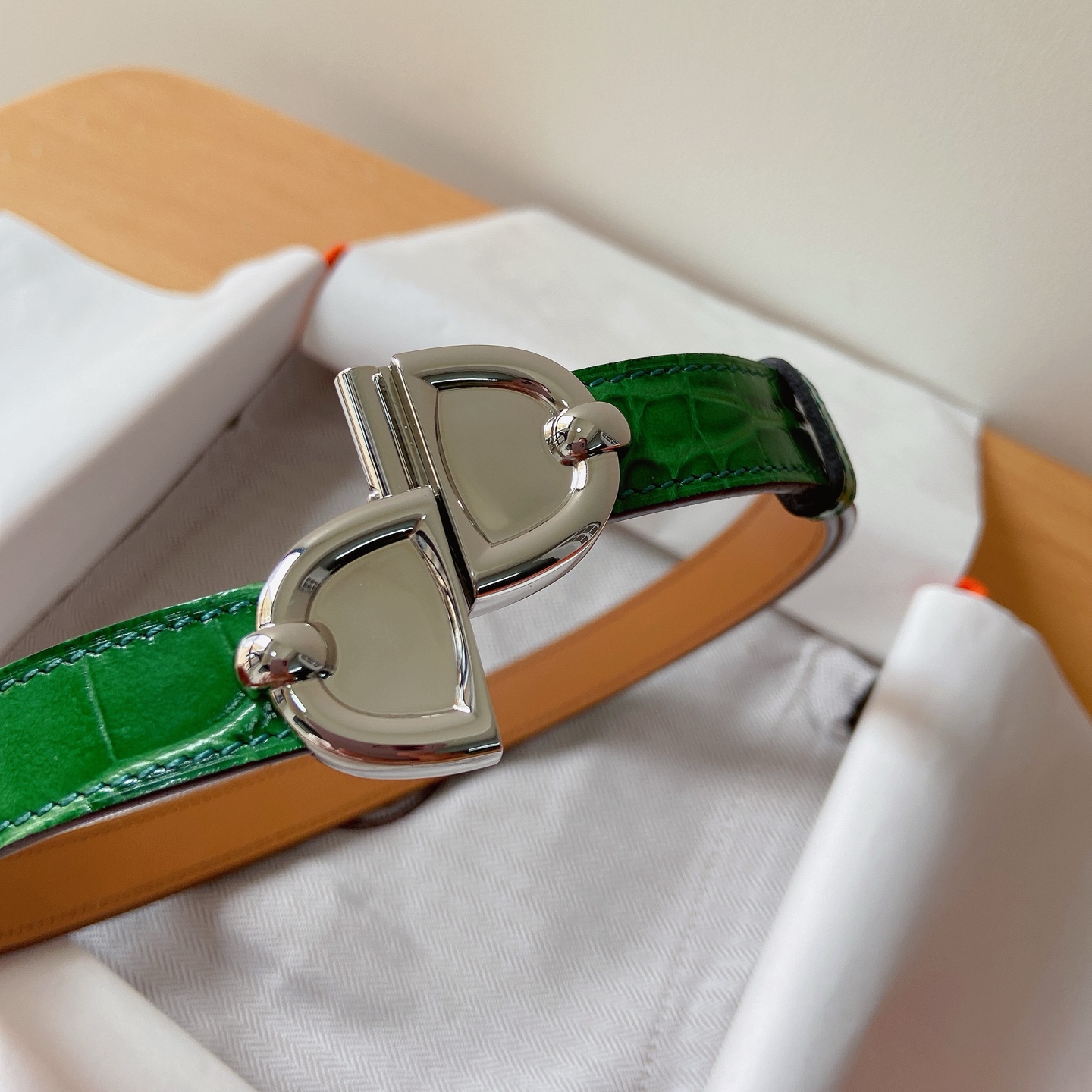 HERMES 18mm腰帶 腰封 猪鼻子精品五金 搭配高光鳄鱼纹小牛皮，优雅时尚，均码可伸缩， 