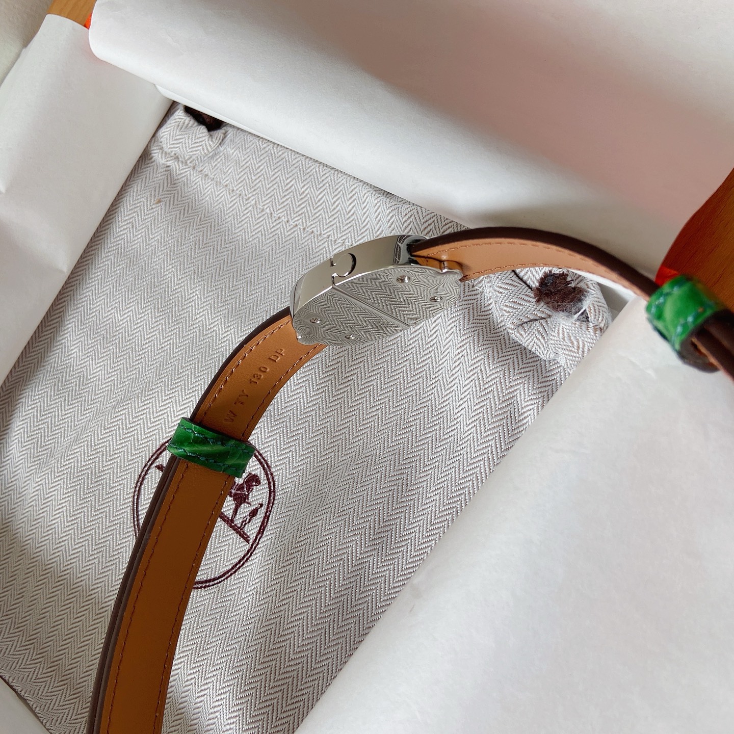 HERMES 18mm腰帶 腰封 猪鼻子精品五金 搭配高光鳄鱼纹小牛皮，优雅时尚，均码可伸缩， 