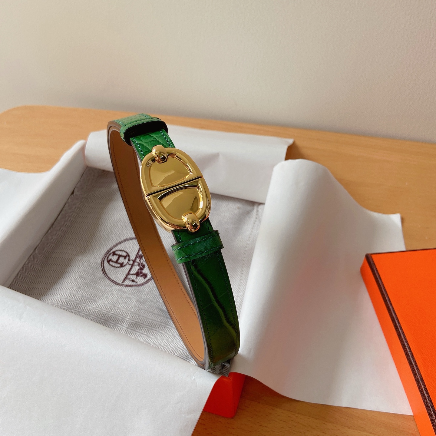 HERMES 18mm腰帶 腰封 猪鼻子精品五金 搭配高光鳄鱼纹小牛皮，优雅时尚，均码可伸缩， 