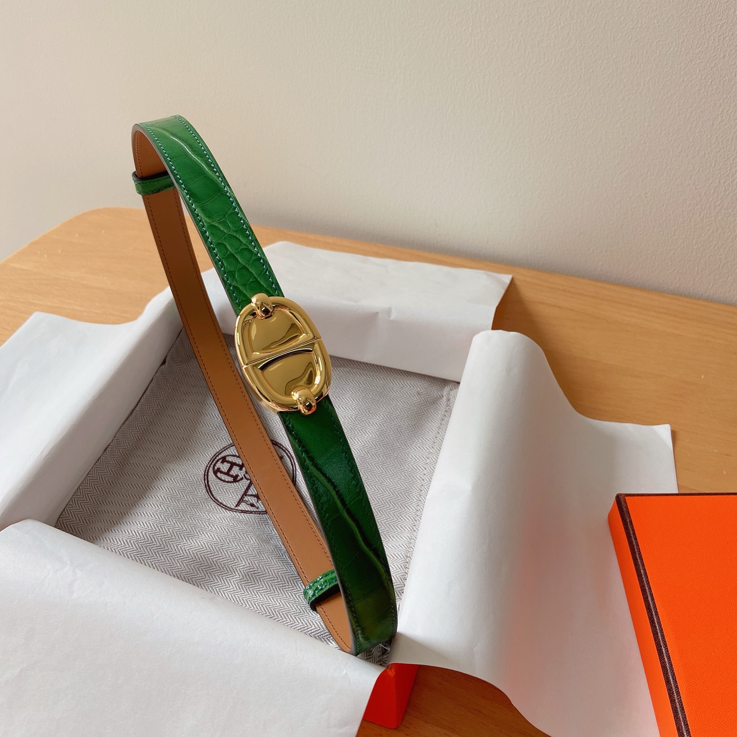 HERMES 18mm腰帶 腰封 猪鼻子精品五金 搭配高光鳄鱼纹小牛皮，优雅时尚，均码可伸缩， 