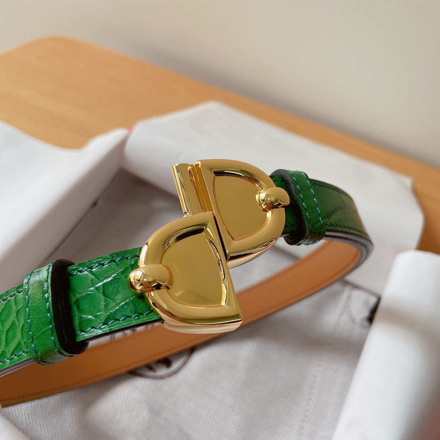 HERMES 18mm腰帶 腰封 猪鼻子精品五金 搭配高光鳄鱼纹小牛皮，优雅时尚，均码可伸缩， 