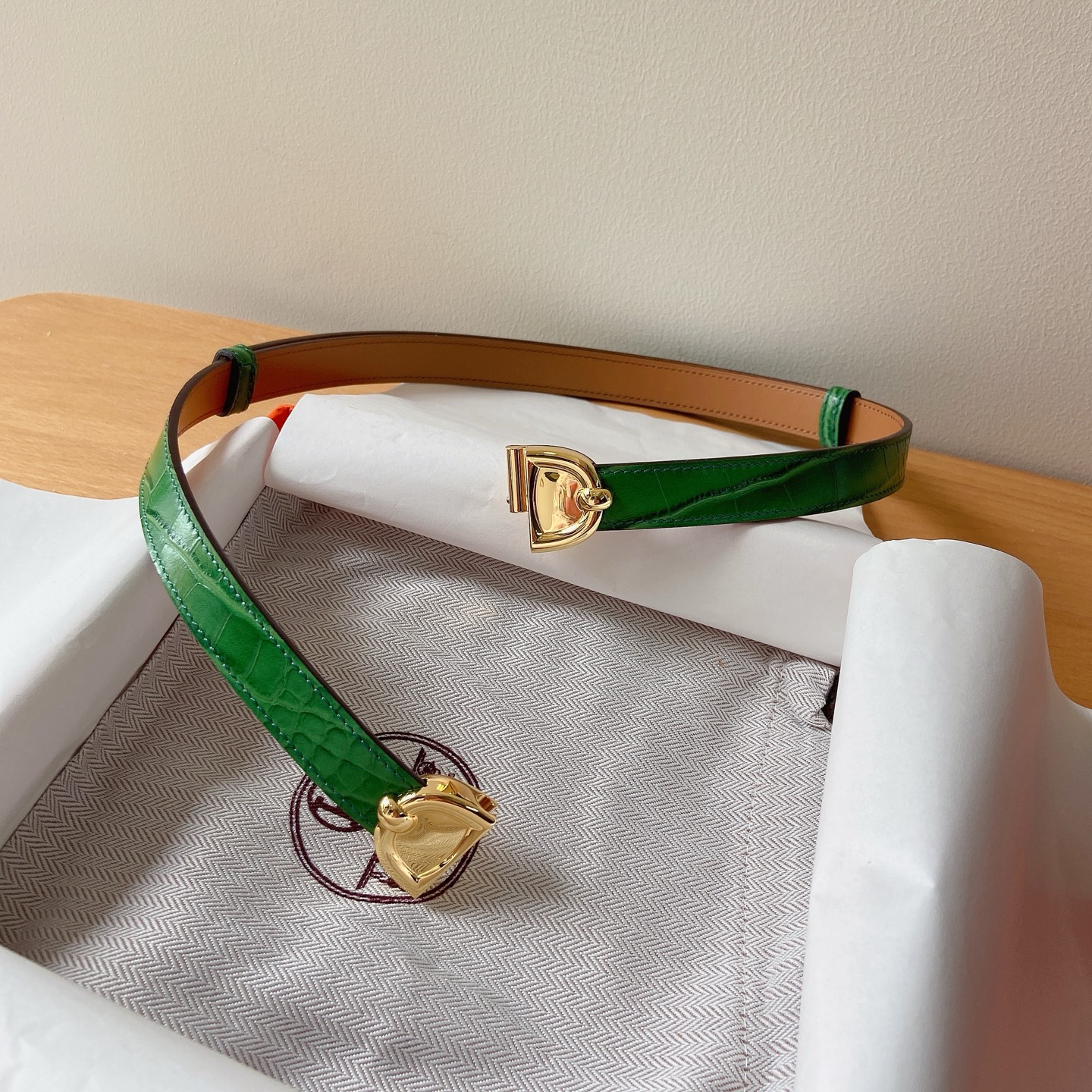 HERMES 18mm腰帶 腰封 猪鼻子精品五金 搭配高光鳄鱼纹小牛皮，优雅时尚，均码可伸缩， 