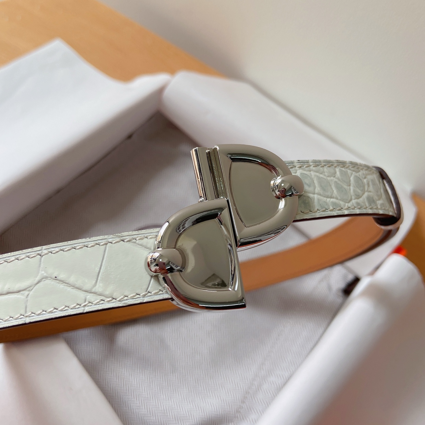 HERMES 18mm腰帶 腰封 猪鼻子精品五金 搭配高光鳄鱼纹小牛皮，优雅时尚，均码可伸缩， 