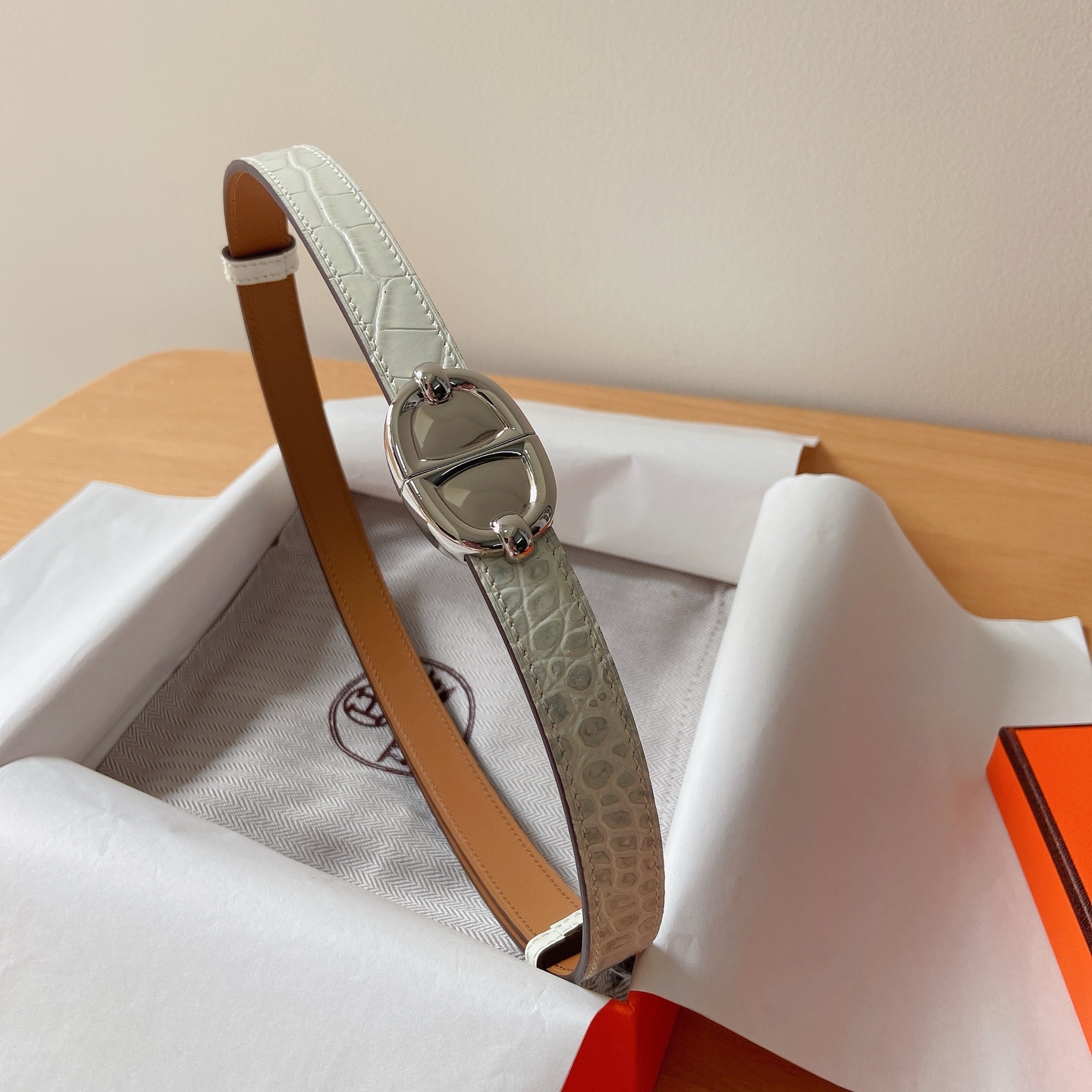 HERMES 18mm腰帶 腰封 猪鼻子精品五金 搭配高光鳄鱼纹小牛皮，优雅时尚，均码可伸缩， 
