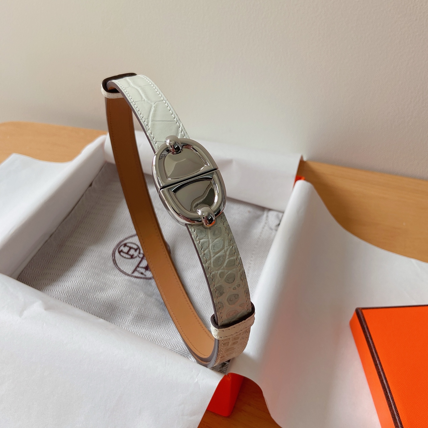 HERMES 18mm腰帶 腰封 猪鼻子精品五金 搭配高光鳄鱼纹小牛皮，优雅时尚，均码可伸缩， 