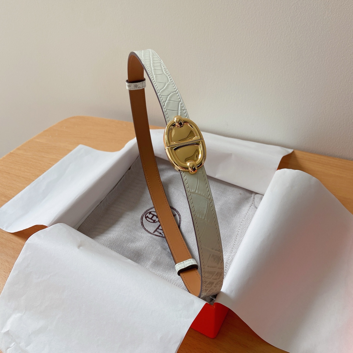 HERMES 18mm腰帶 腰封 猪鼻子精品五金 搭配高光鳄鱼纹小牛皮，优雅时尚，均码可伸缩， 