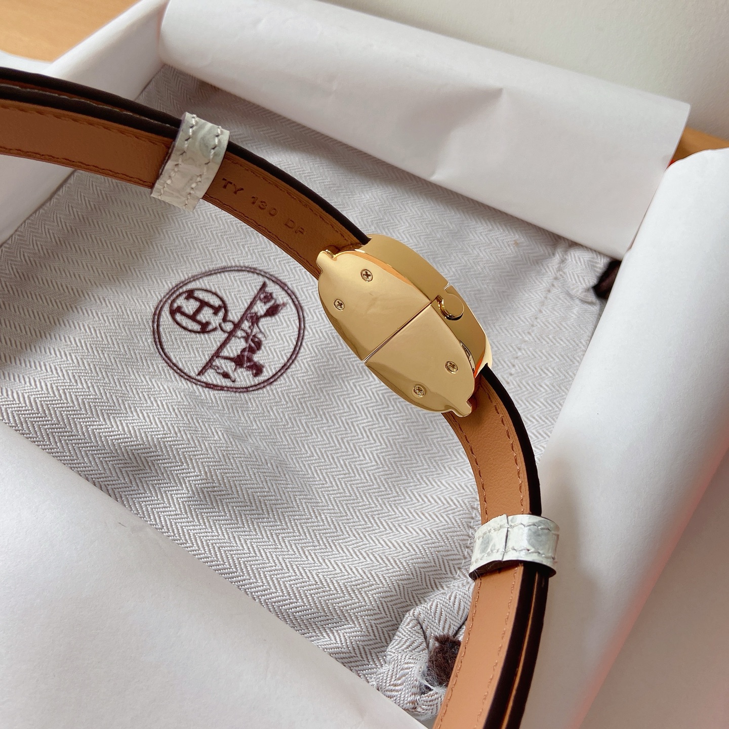 HERMES 18mm腰帶 腰封 猪鼻子精品五金 搭配高光鳄鱼纹小牛皮，优雅时尚，均码可伸缩， 