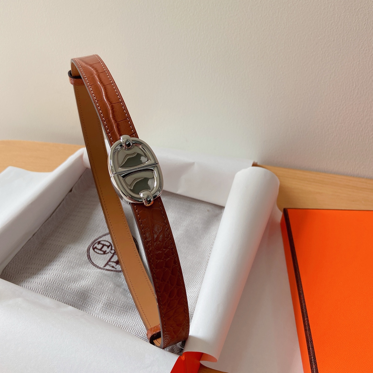 HERMES 18mm腰帶 腰封 猪鼻子精品五金 搭配高光鳄鱼纹小牛皮，优雅时尚，均码可伸缩， 