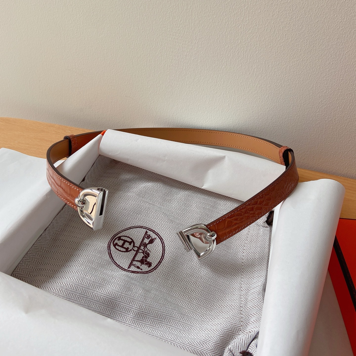 HERMES 18mm腰帶 腰封 猪鼻子精品五金 搭配高光鳄鱼纹小牛皮，优雅时尚，均码可伸缩， 