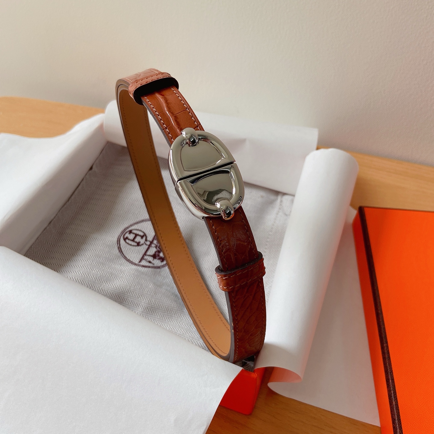 HERMES 18mm腰帶 腰封 猪鼻子精品五金 搭配高光鳄鱼纹小牛皮，优雅时尚，均码可伸缩， 
