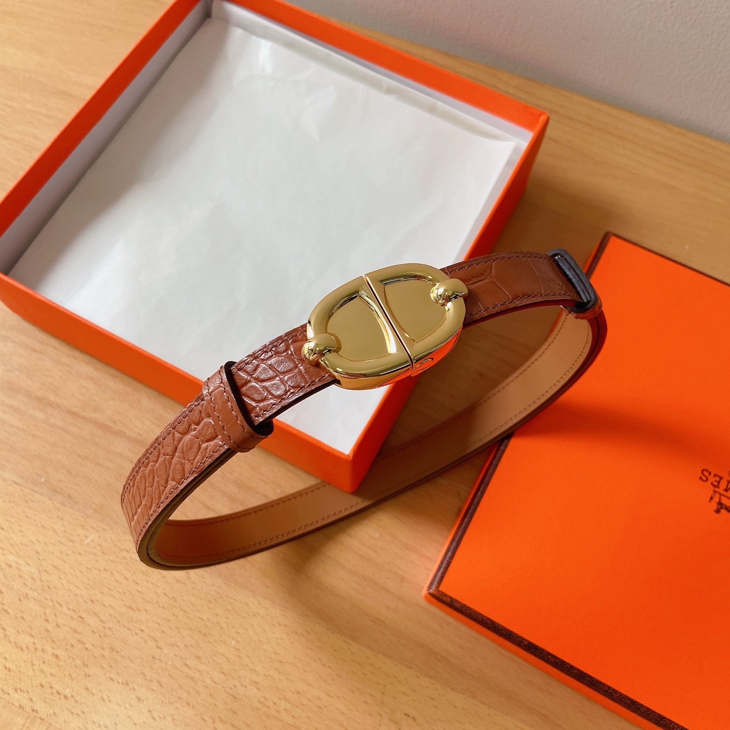 HERMES 18mm腰帶 腰封 猪鼻子精品五金 搭配高光鳄鱼纹小牛皮，优雅时尚，均码可伸缩， 