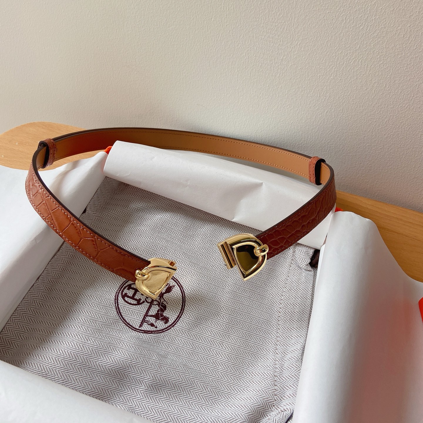 HERMES 18mm腰帶 腰封 猪鼻子精品五金 搭配高光鳄鱼纹小牛皮，优雅时尚，均码可伸缩， 