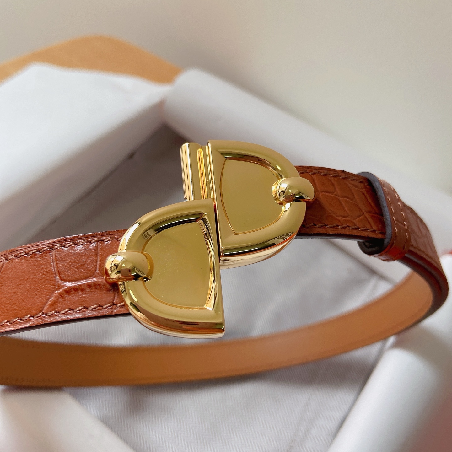 HERMES 18mm腰帶 腰封 猪鼻子精品五金 搭配高光鳄鱼纹小牛皮，优雅时尚，均码可伸缩， 