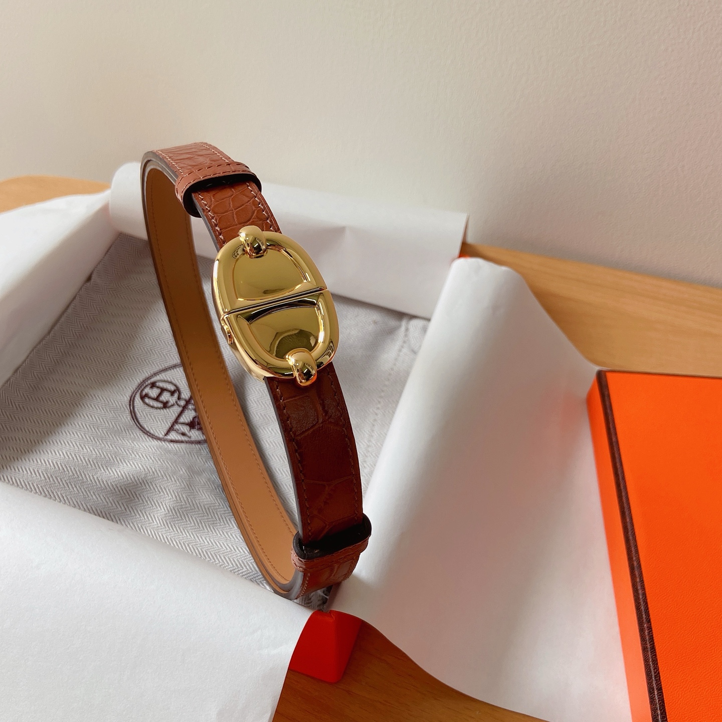 HERMES 18mm腰帶 腰封 猪鼻子精品五金 搭配高光鳄鱼纹小牛皮，优雅时尚，均码可伸缩， 