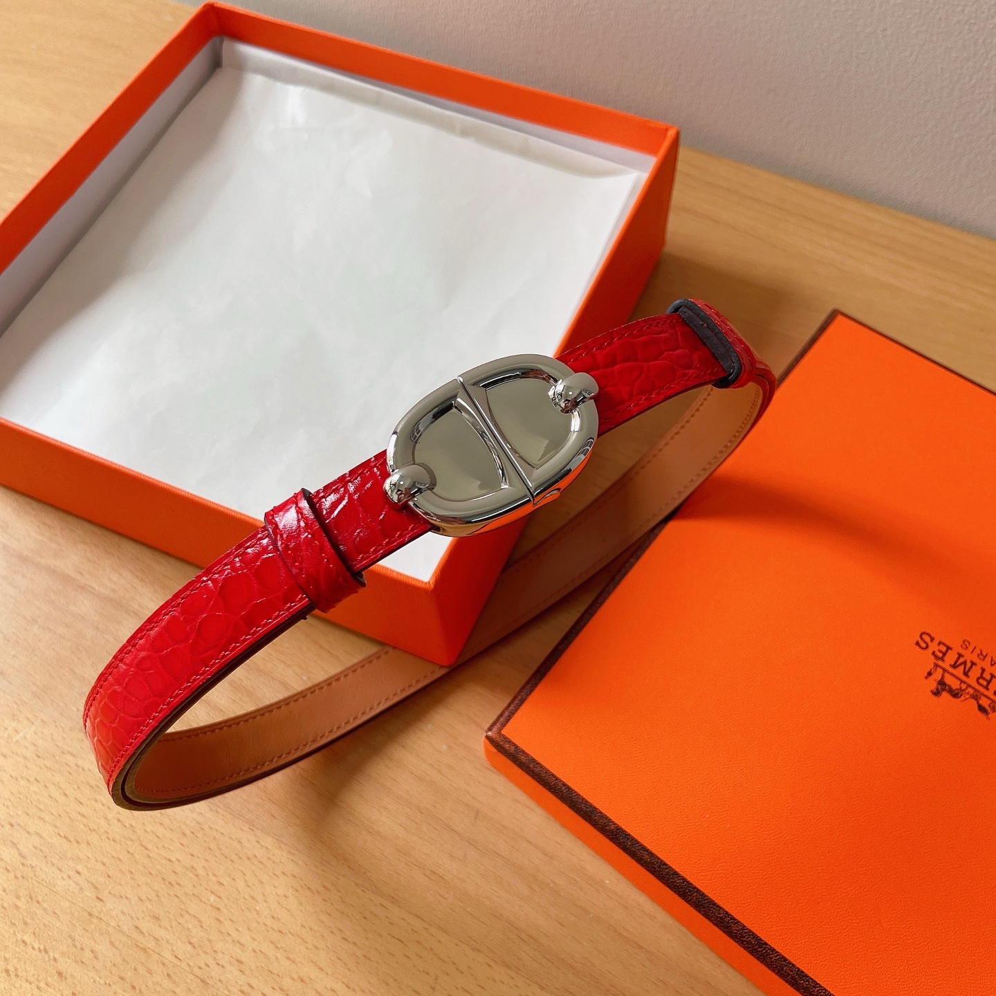 HERMES 18mm腰帶 腰封 猪鼻子精品五金 搭配高光鳄鱼纹小牛皮，优雅时尚，均码可伸缩， 