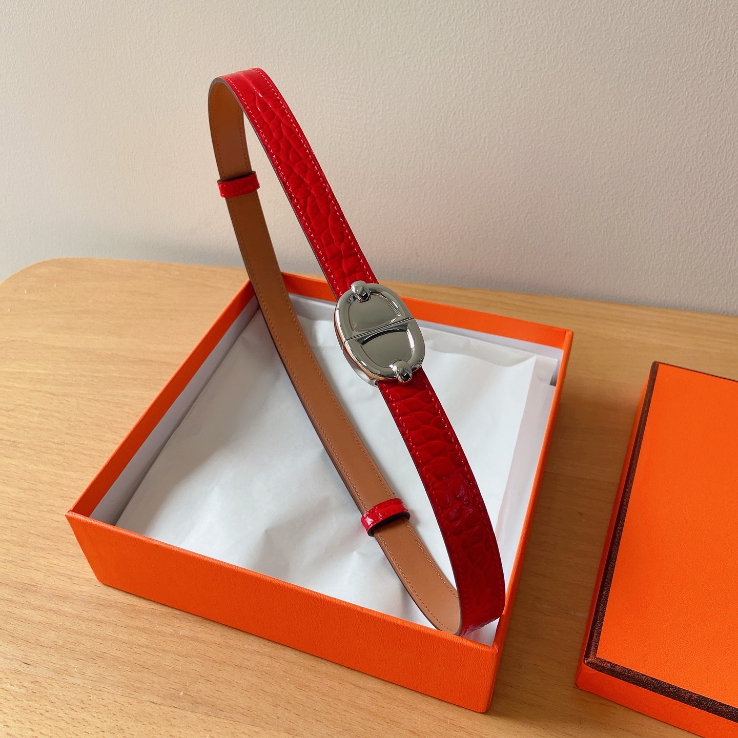 HERMES 18mm腰帶 腰封 猪鼻子精品五金 搭配高光鳄鱼纹小牛皮，优雅时尚，均码可伸缩， 
