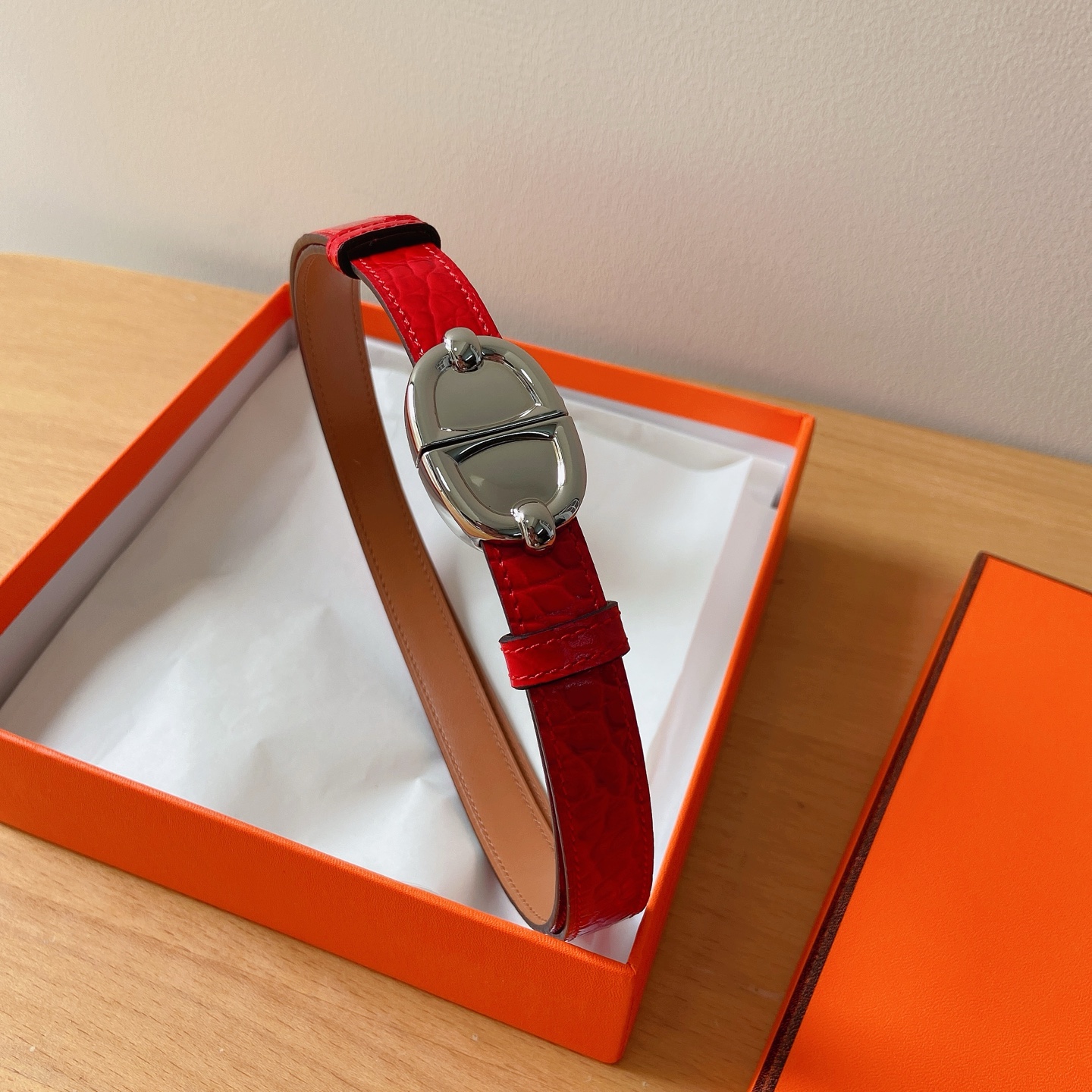 HERMES 18mm腰帶 腰封 猪鼻子精品五金 搭配高光鳄鱼纹小牛皮，优雅时尚，均码可伸缩， 