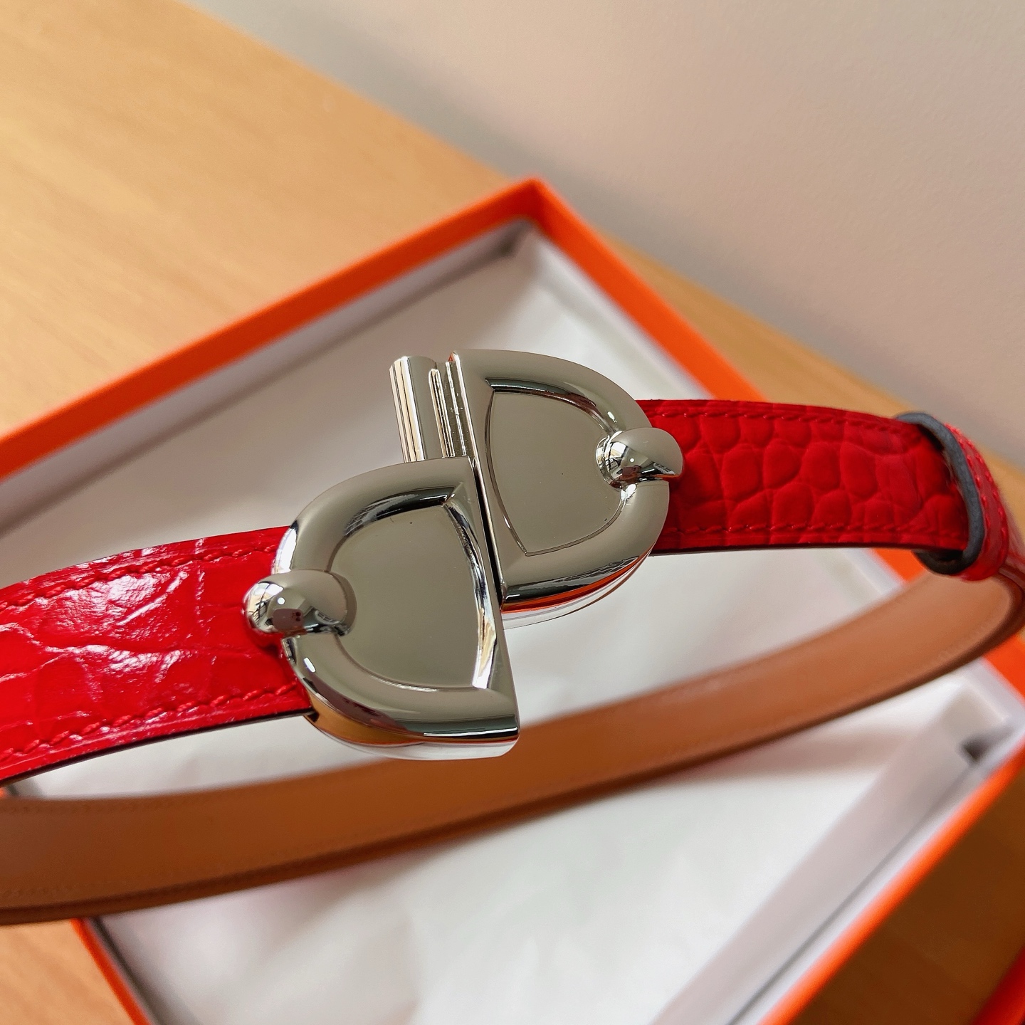 HERMES 18mm腰帶 腰封 猪鼻子精品五金 搭配高光鳄鱼纹小牛皮，优雅时尚，均码可伸缩， 