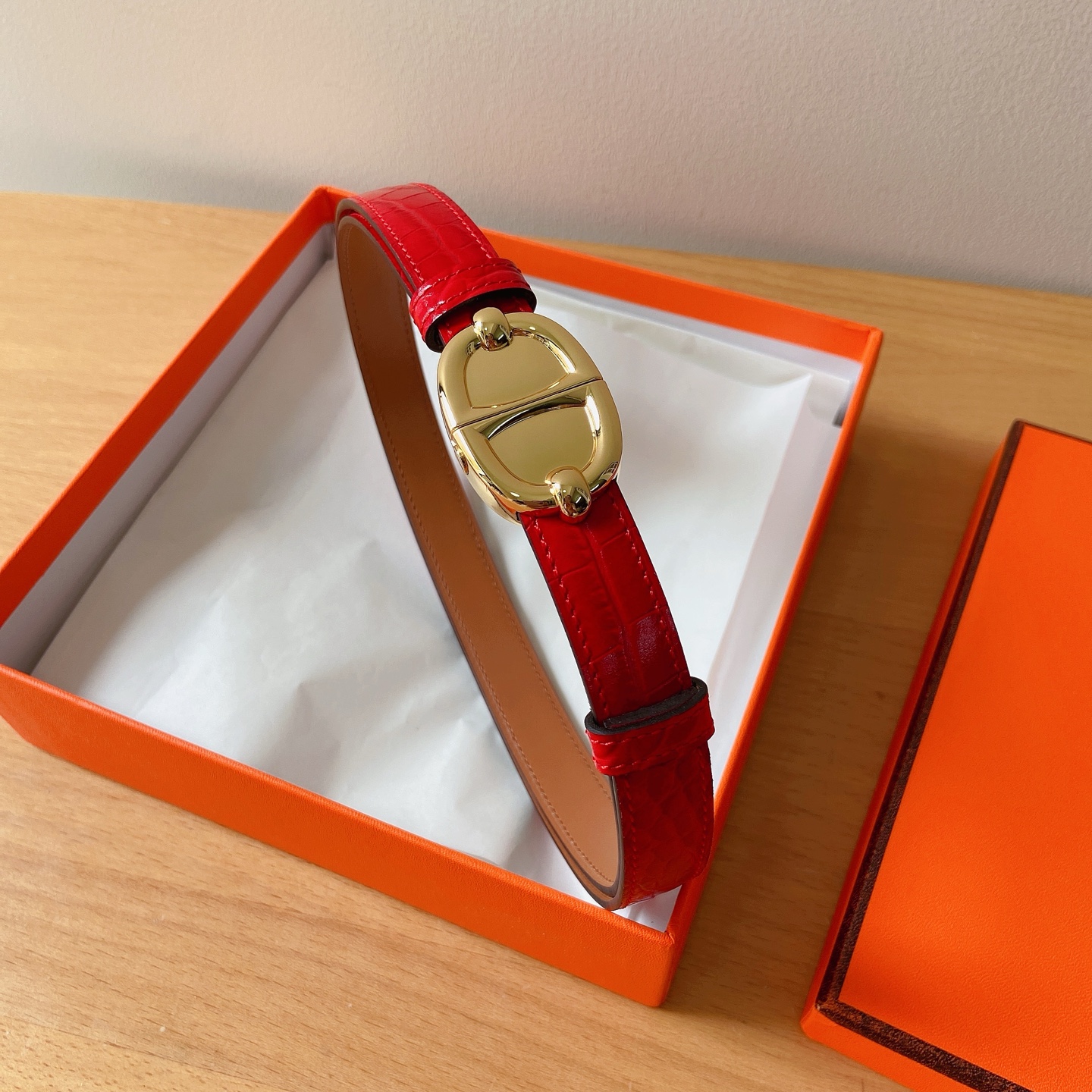 HERMES 18mm腰帶 腰封 猪鼻子精品五金 搭配高光鳄鱼纹小牛皮，优雅时尚，均码可伸缩， 