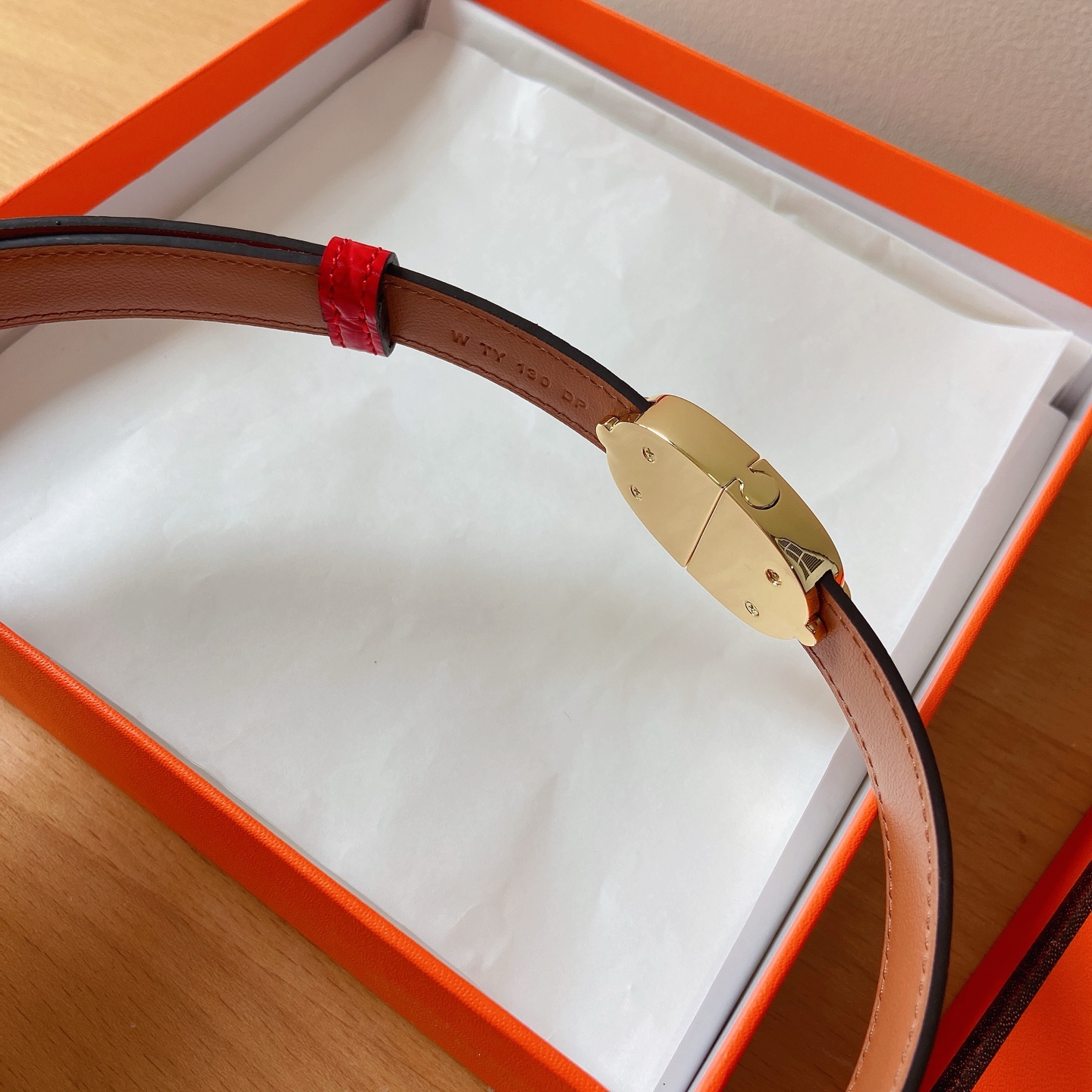 HERMES 18mm腰帶 腰封 猪鼻子精品五金 搭配高光鳄鱼纹小牛皮，优雅时尚，均码可伸缩， 