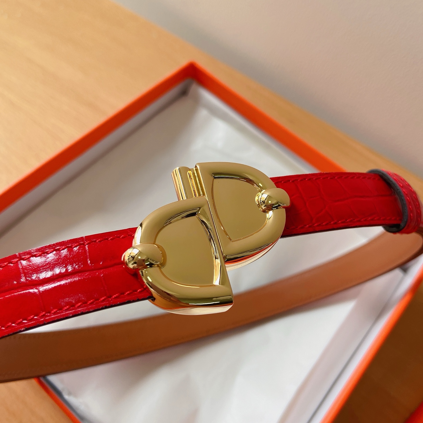 HERMES 18mm腰帶 腰封 猪鼻子精品五金 搭配高光鳄鱼纹小牛皮，优雅时尚，均码可伸缩， 