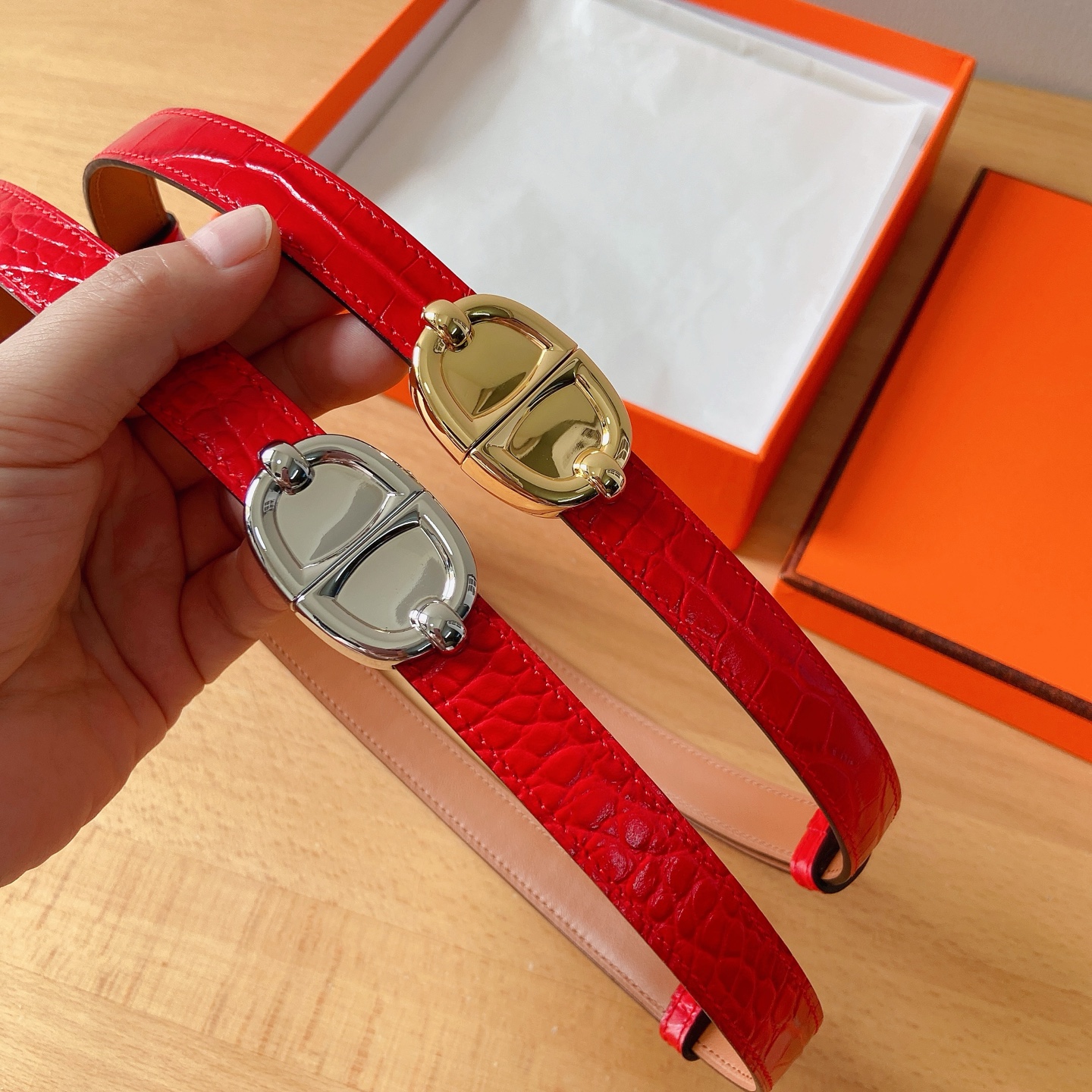 HERMES 18mm腰帶 腰封 猪鼻子精品五金 搭配高光鳄鱼纹小牛皮，优雅时尚，均码可伸缩， 