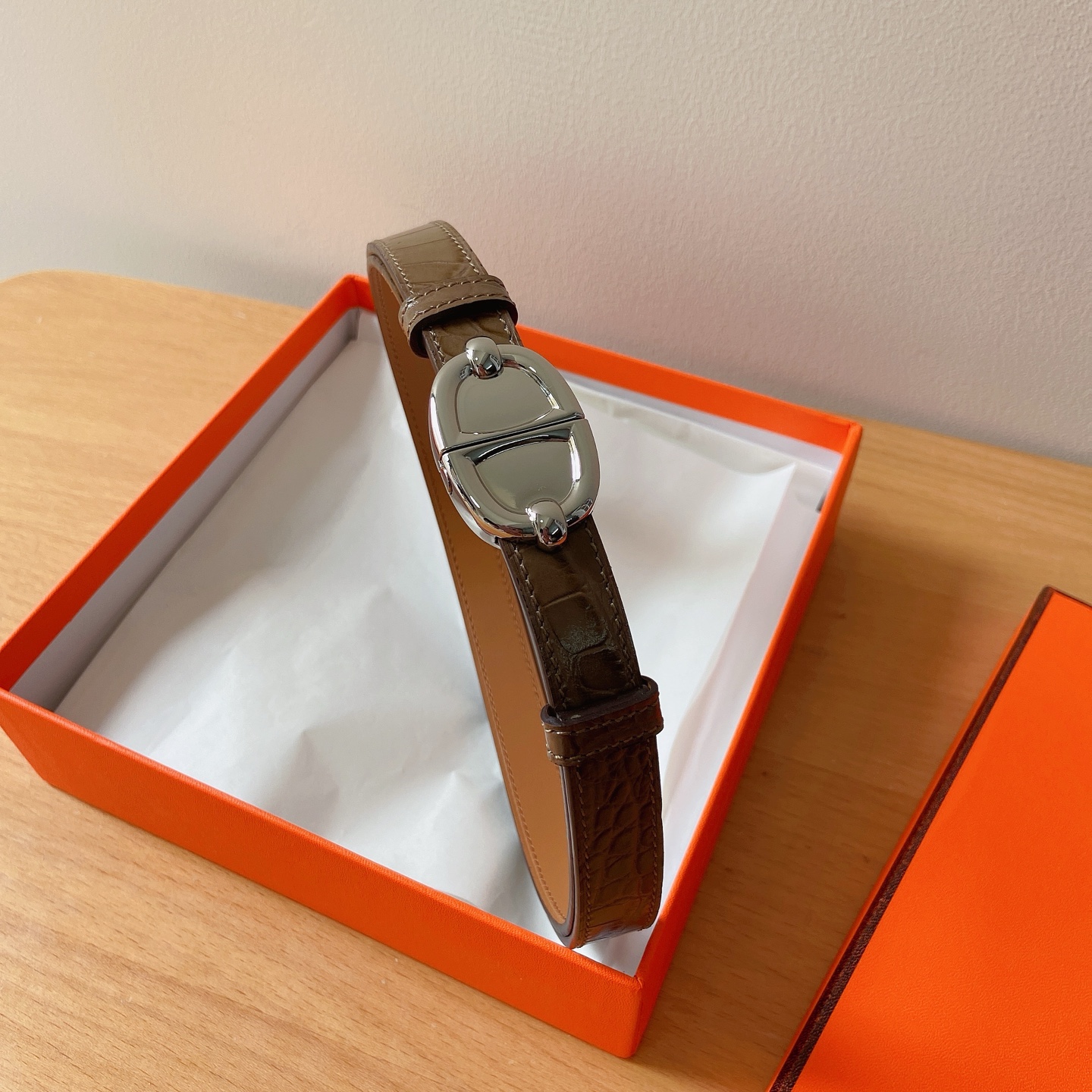 HERMES 18mm腰帶 腰封 猪鼻子精品五金 搭配高光鳄鱼纹小牛皮，优雅时尚，均码可伸缩， 