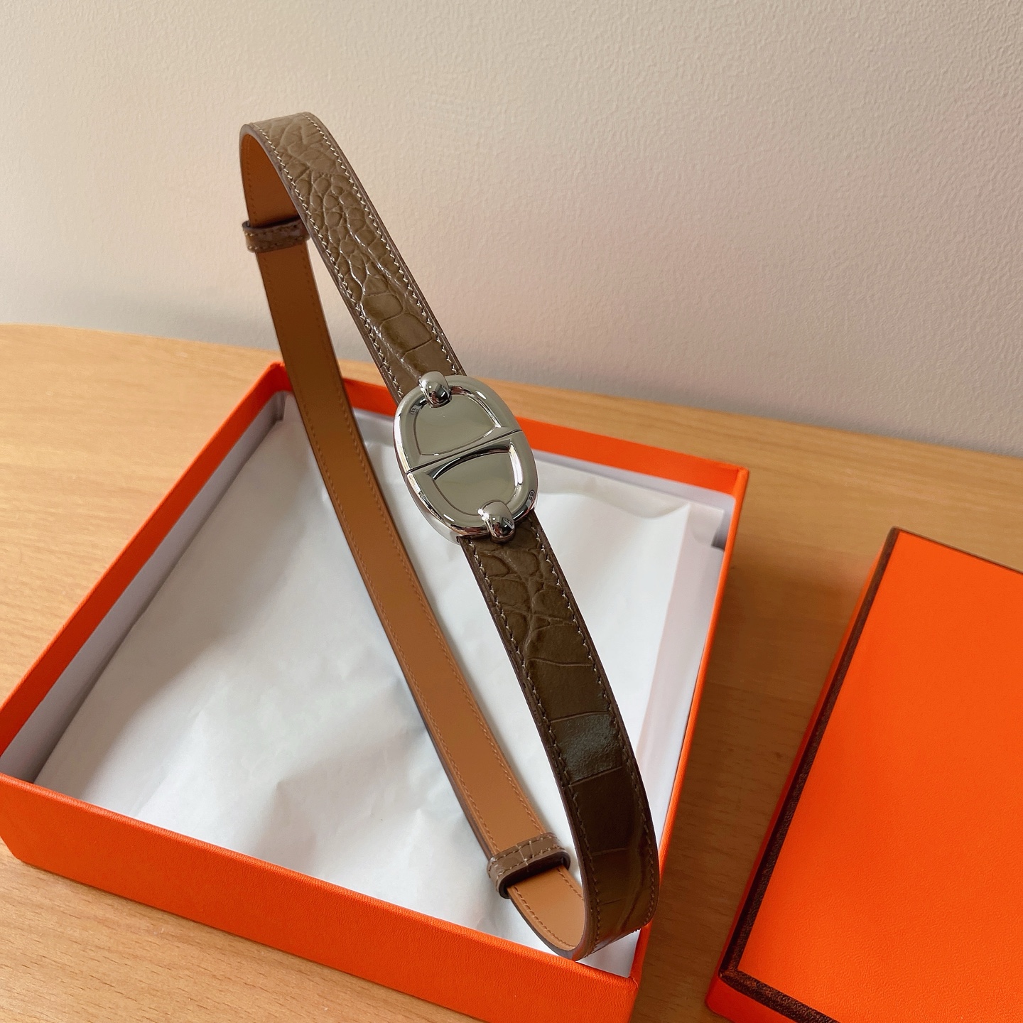 HERMES 18mm腰帶 腰封 猪鼻子精品五金 搭配高光鳄鱼纹小牛皮，优雅时尚，均码可伸缩， 