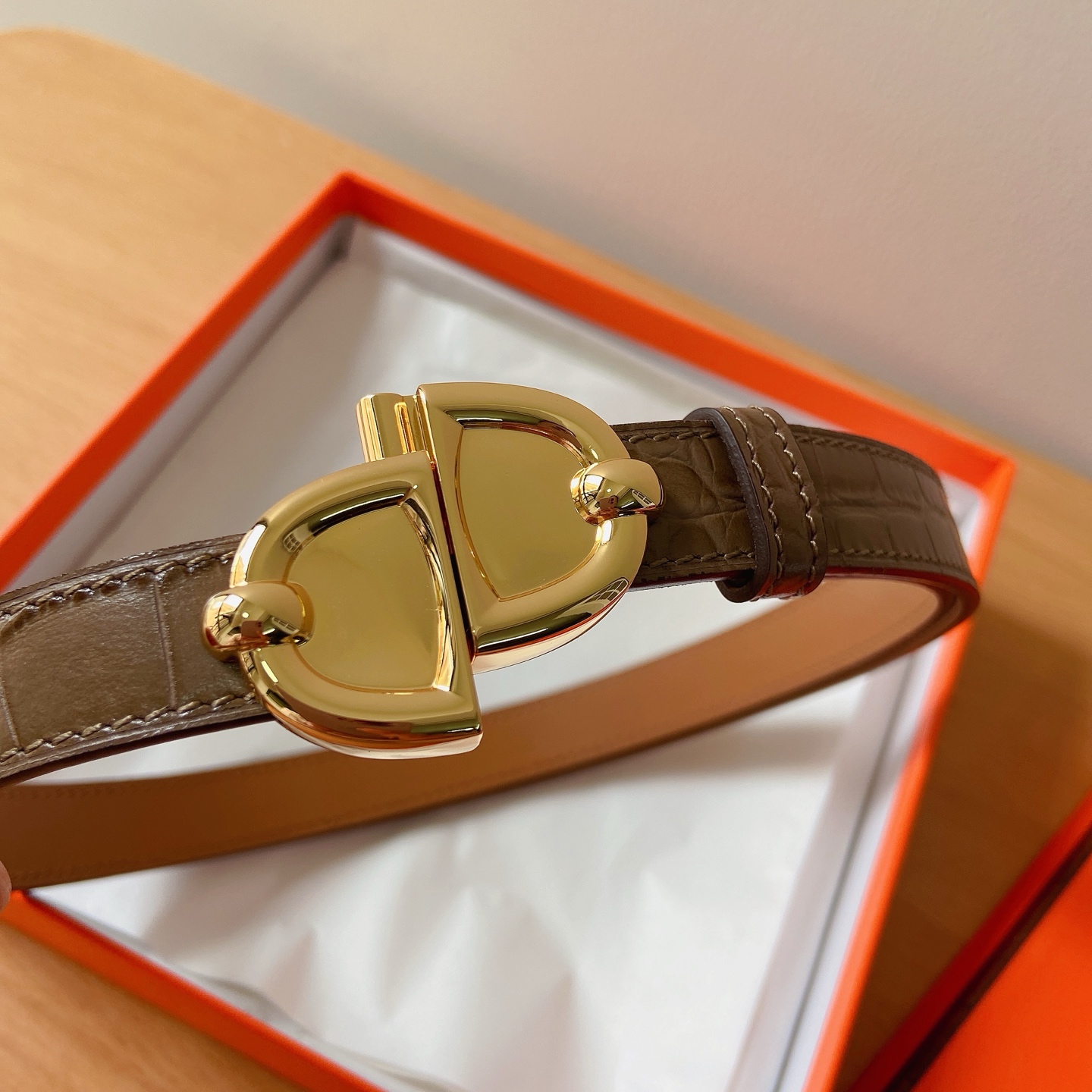 HERMES 18mm腰帶 腰封 猪鼻子精品五金 搭配高光鳄鱼纹小牛皮，优雅时尚，均码可伸缩， 