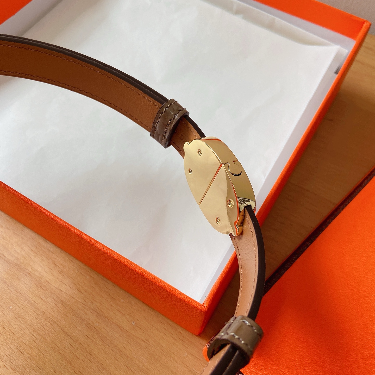 HERMES 18mm腰帶 腰封 猪鼻子精品五金 搭配高光鳄鱼纹小牛皮，优雅时尚，均码可伸缩， 