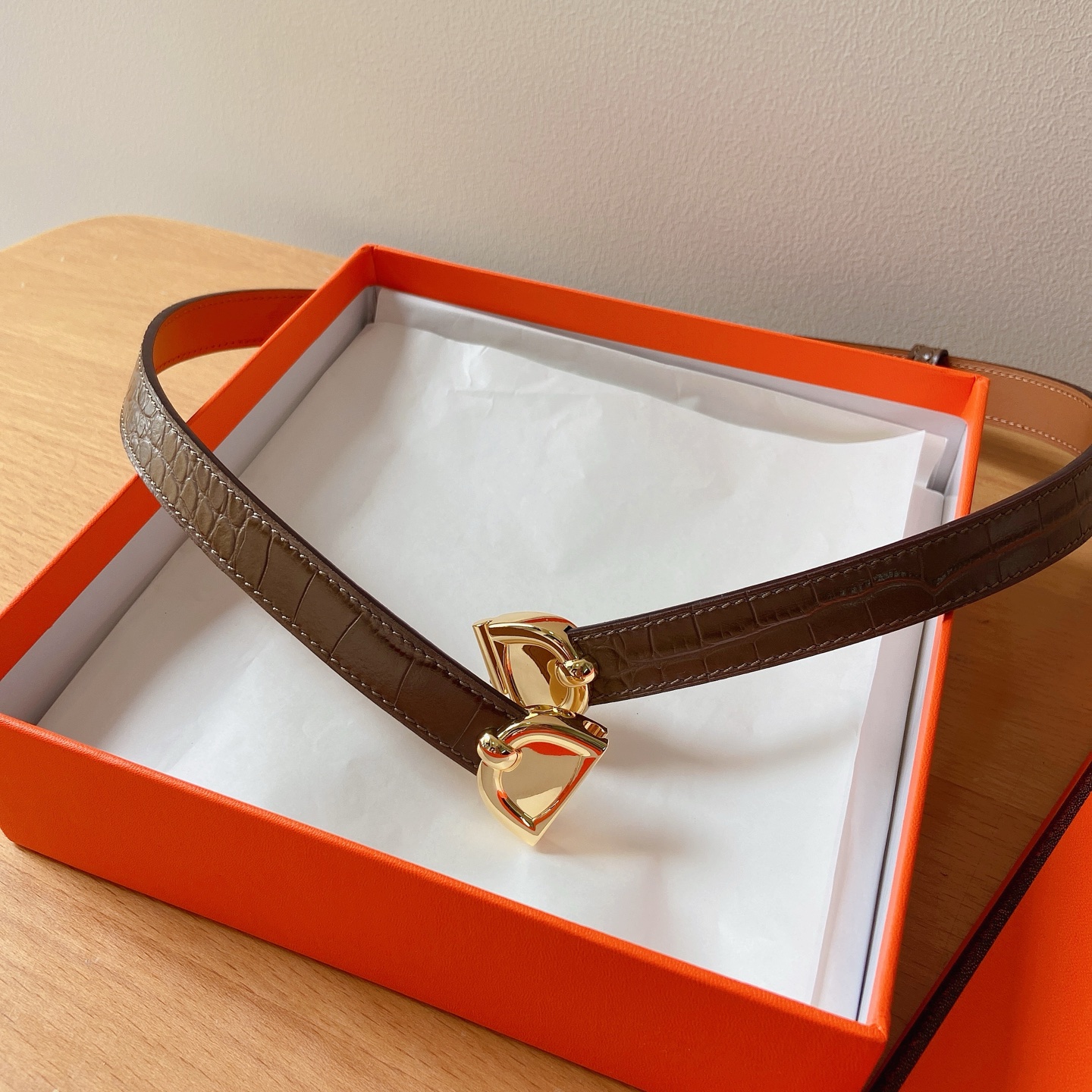 HERMES 18mm腰帶 腰封 猪鼻子精品五金 搭配高光鳄鱼纹小牛皮，优雅时尚，均码可伸缩， 