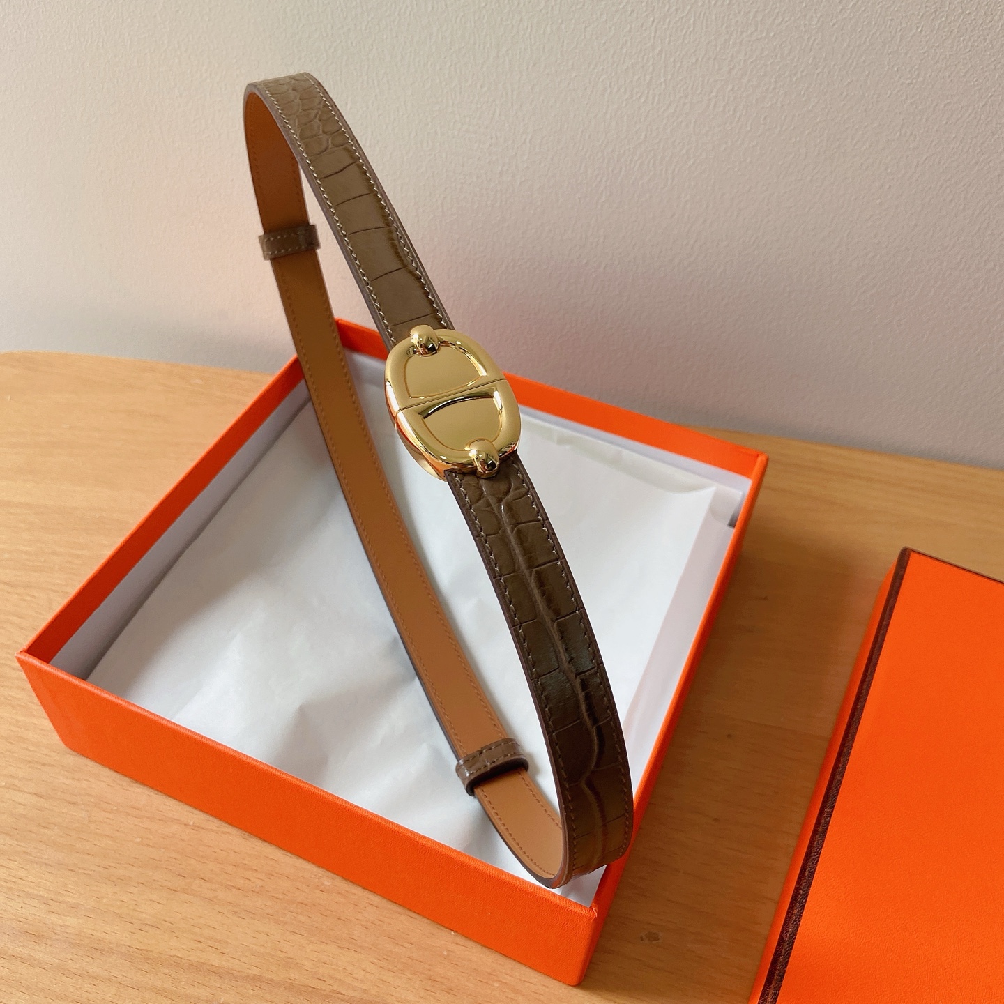 HERMES 18mm腰帶 腰封 猪鼻子精品五金 搭配高光鳄鱼纹小牛皮，优雅时尚，均码可伸缩， 